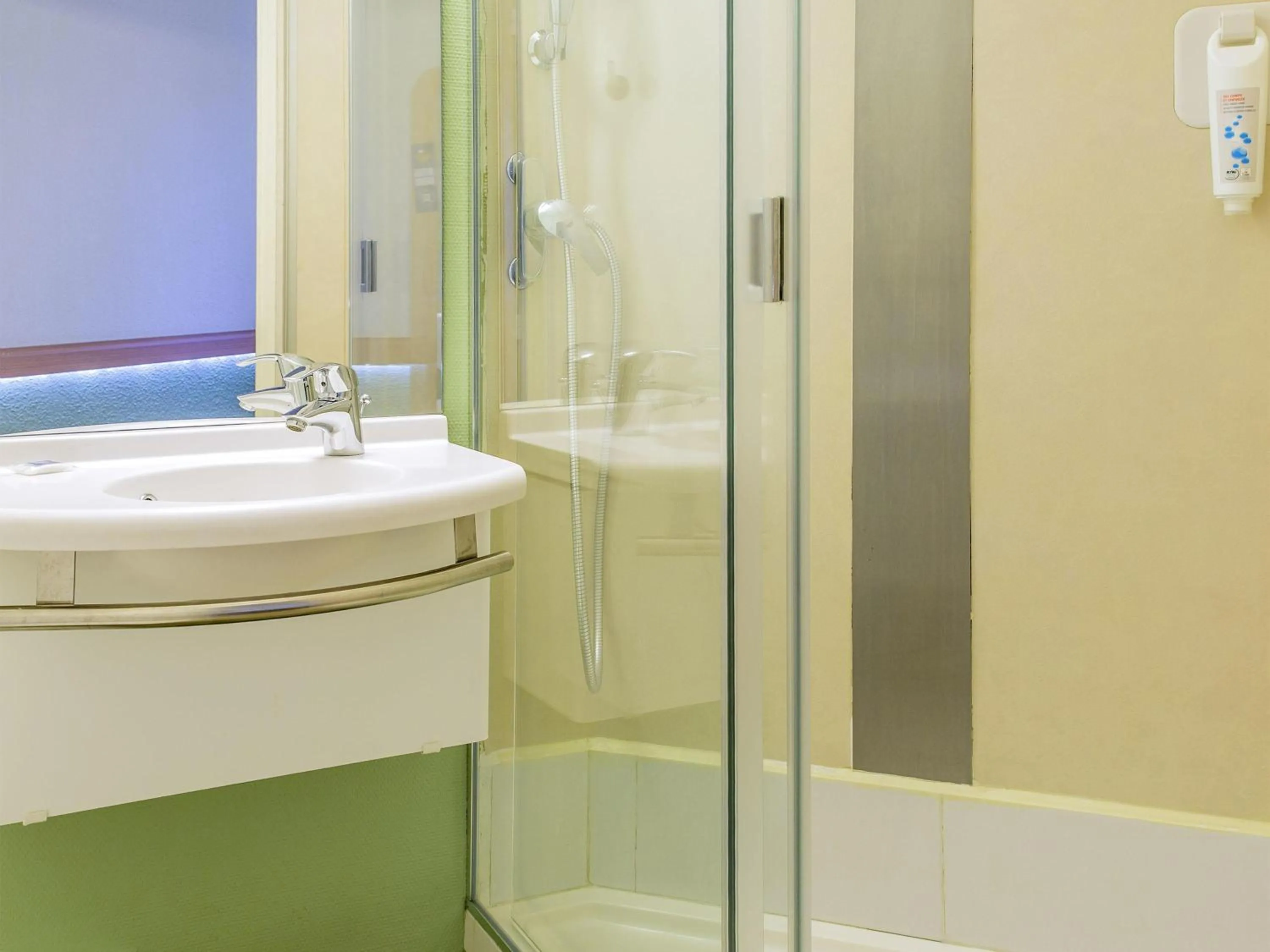 Bedroom in Hôtel Ibis Budget Nantes Nord St Herblain