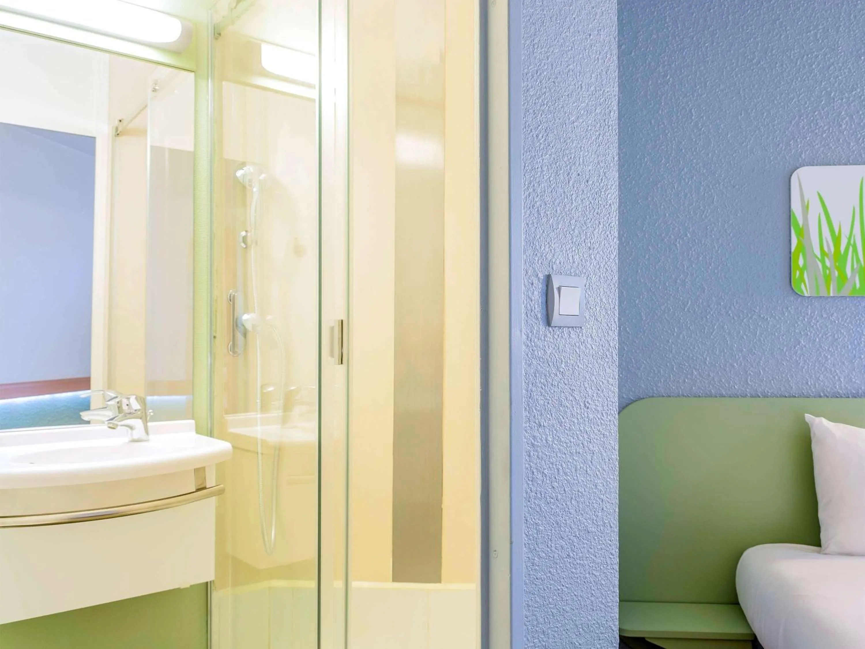 Photo of the whole room in Hôtel Ibis Budget Nantes Nord St Herblain