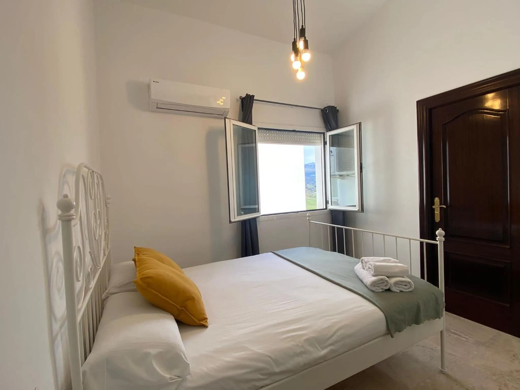 Bedroom, Bed in Apartamentos Avanel