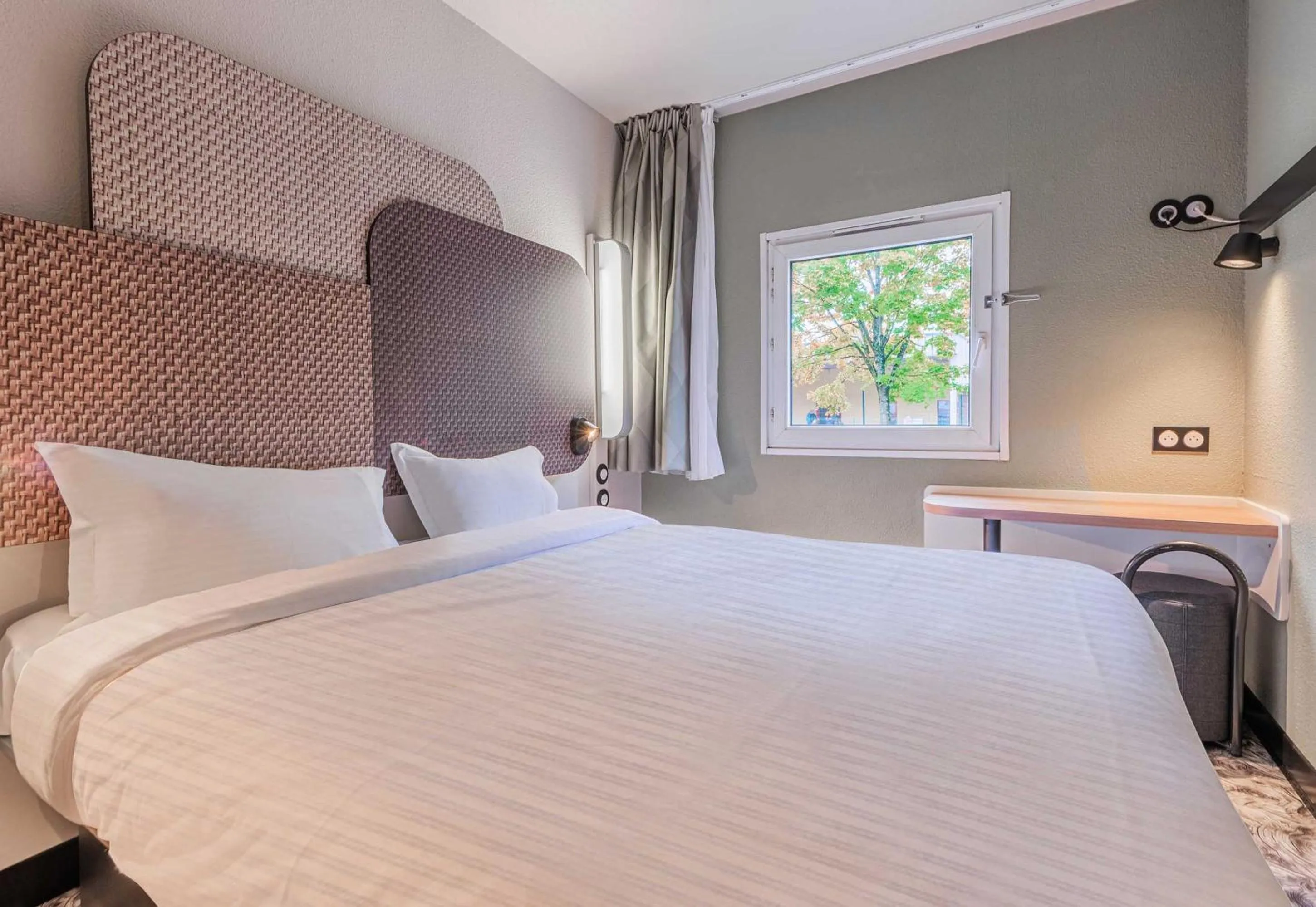 Bed in B&B HOTEL Mulhouse Dornach