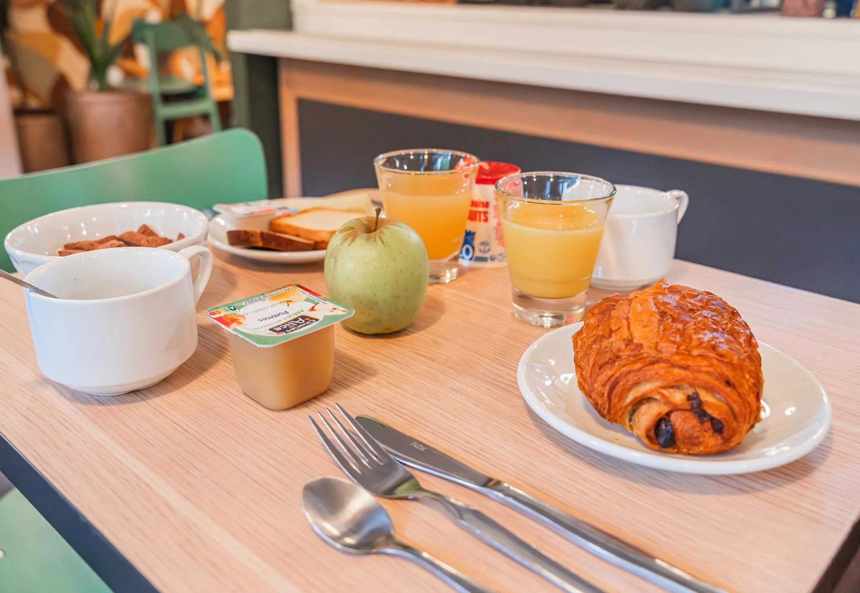 Food and drinks in B&B HOTEL Mulhouse Dornach