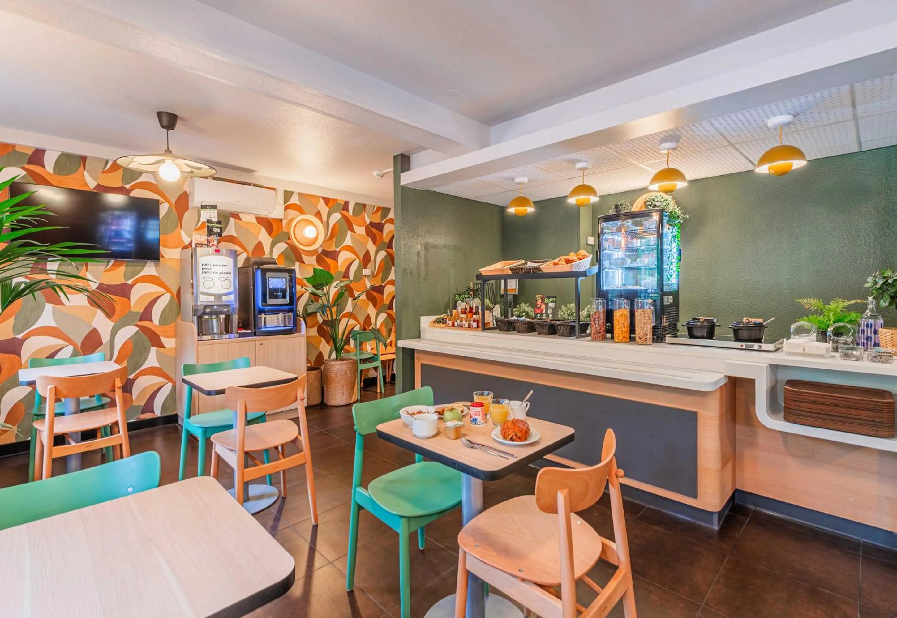 Food and drinks in B&B HOTEL Mulhouse Dornach