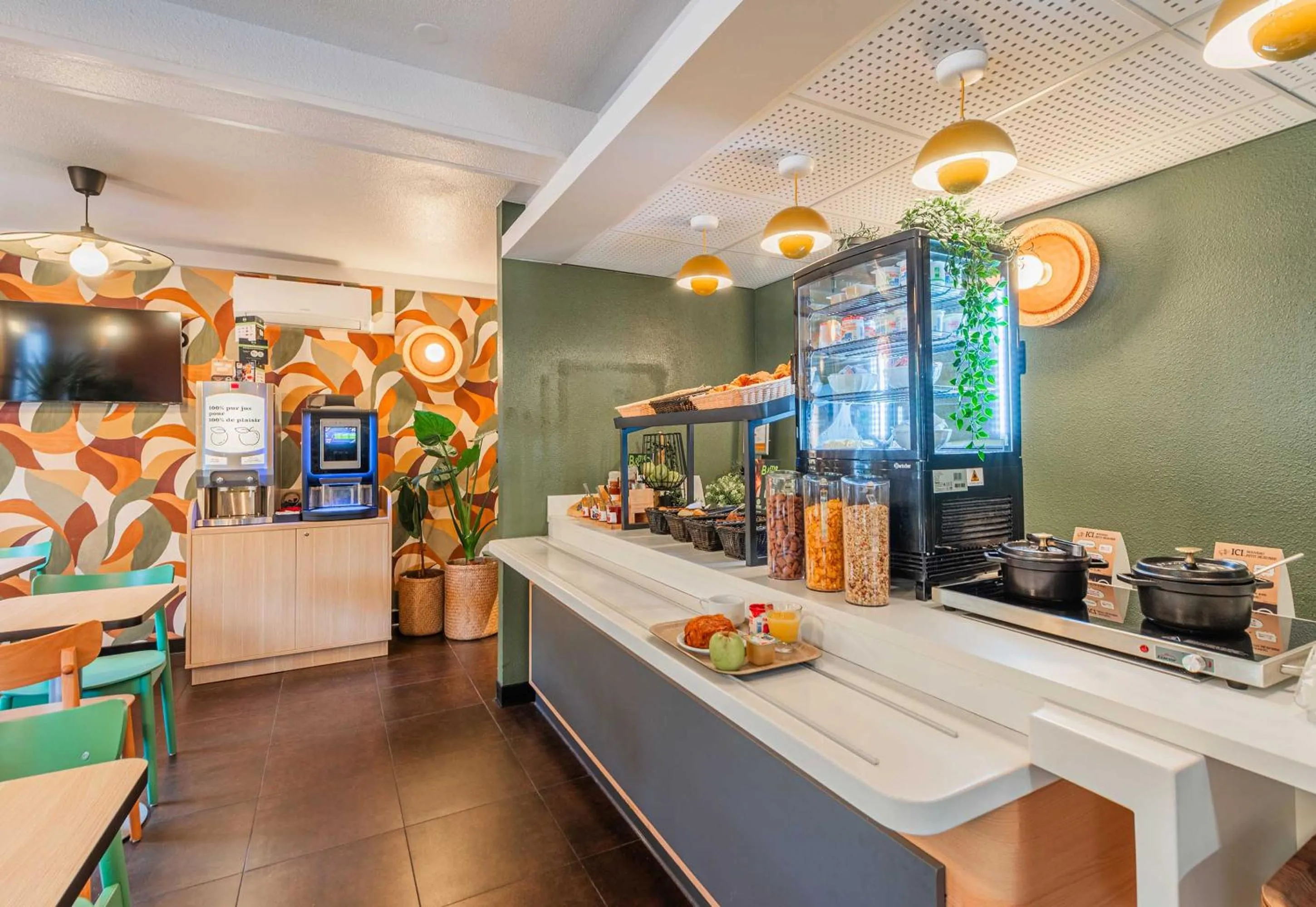 Food and drinks in B&B HOTEL Mulhouse Dornach