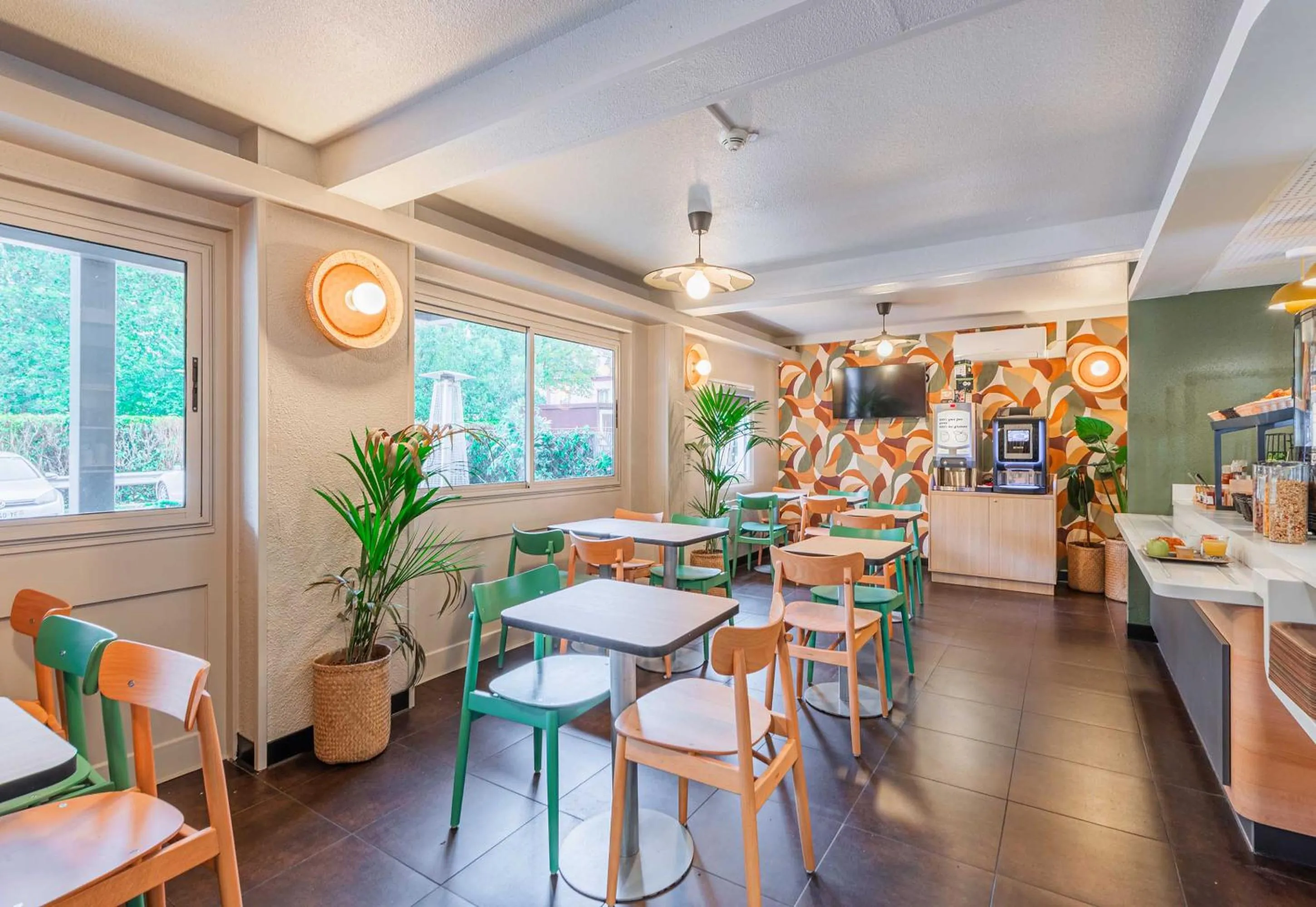 Food and drinks in B&B HOTEL Mulhouse Dornach