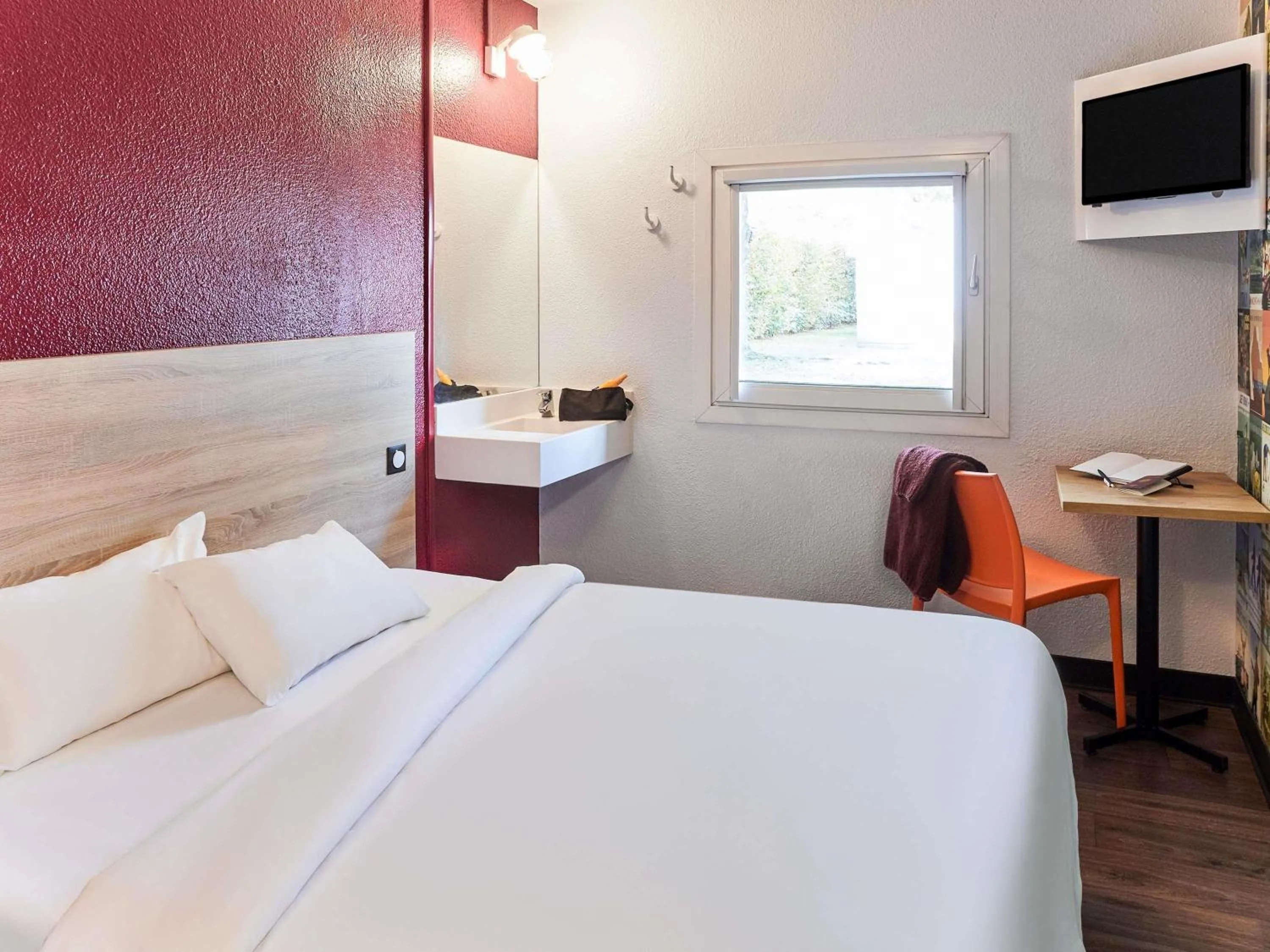 Bedroom, Bed in hotelF1 Brest Sud Plougastel
