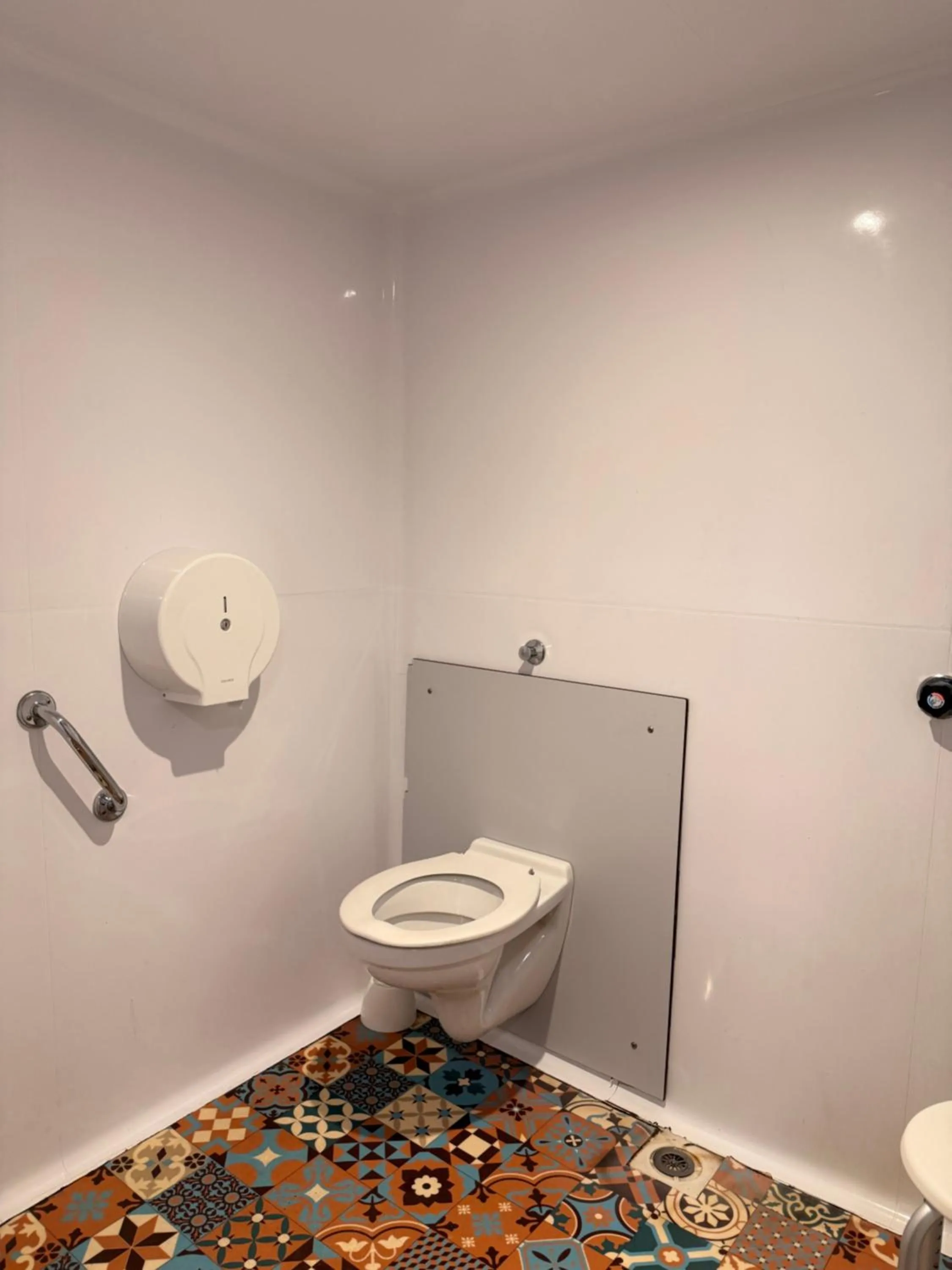 Toilet in hotelF1 Brest Sud Plougastel