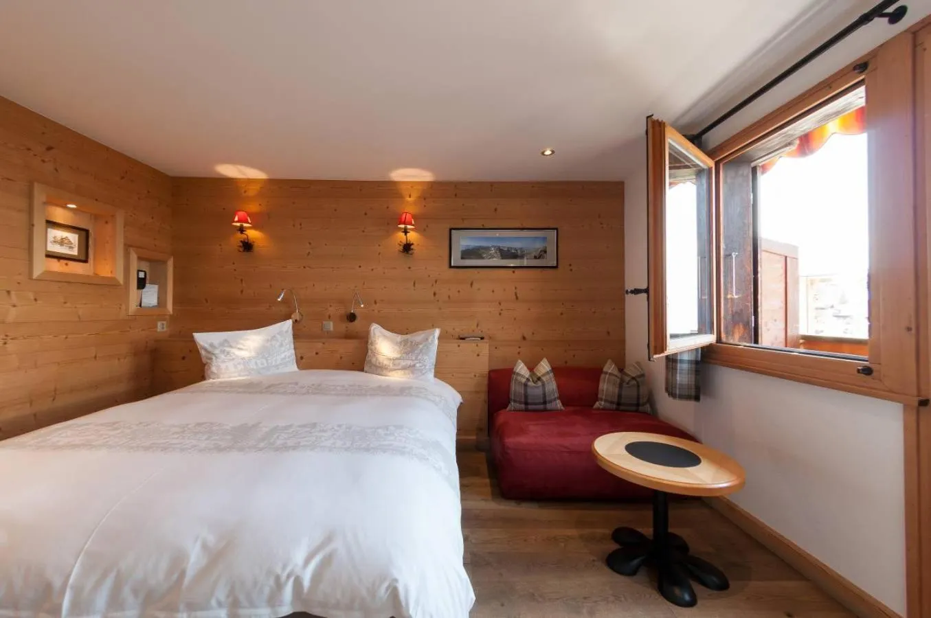 Photo of the whole room, Bed in Alpe Fleurie Hôtel & Restaurant