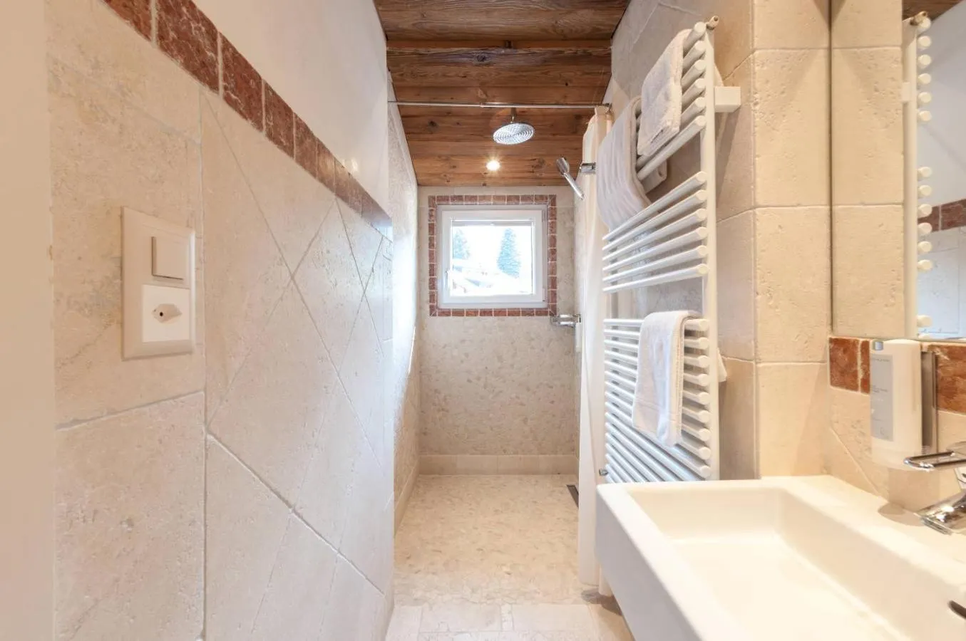 Shower in Alpe Fleurie Hôtel & Restaurant