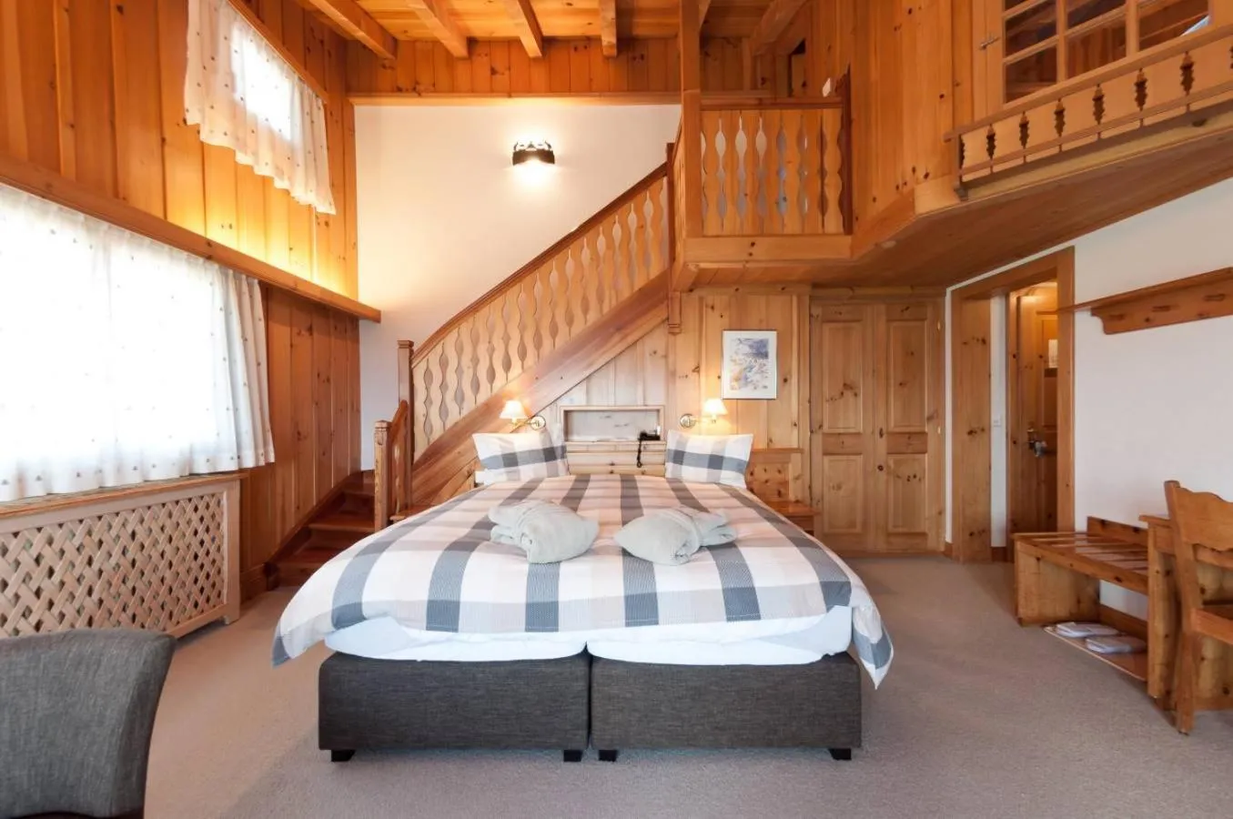 Bedroom, Bed in Alpe Fleurie Hôtel & Restaurant