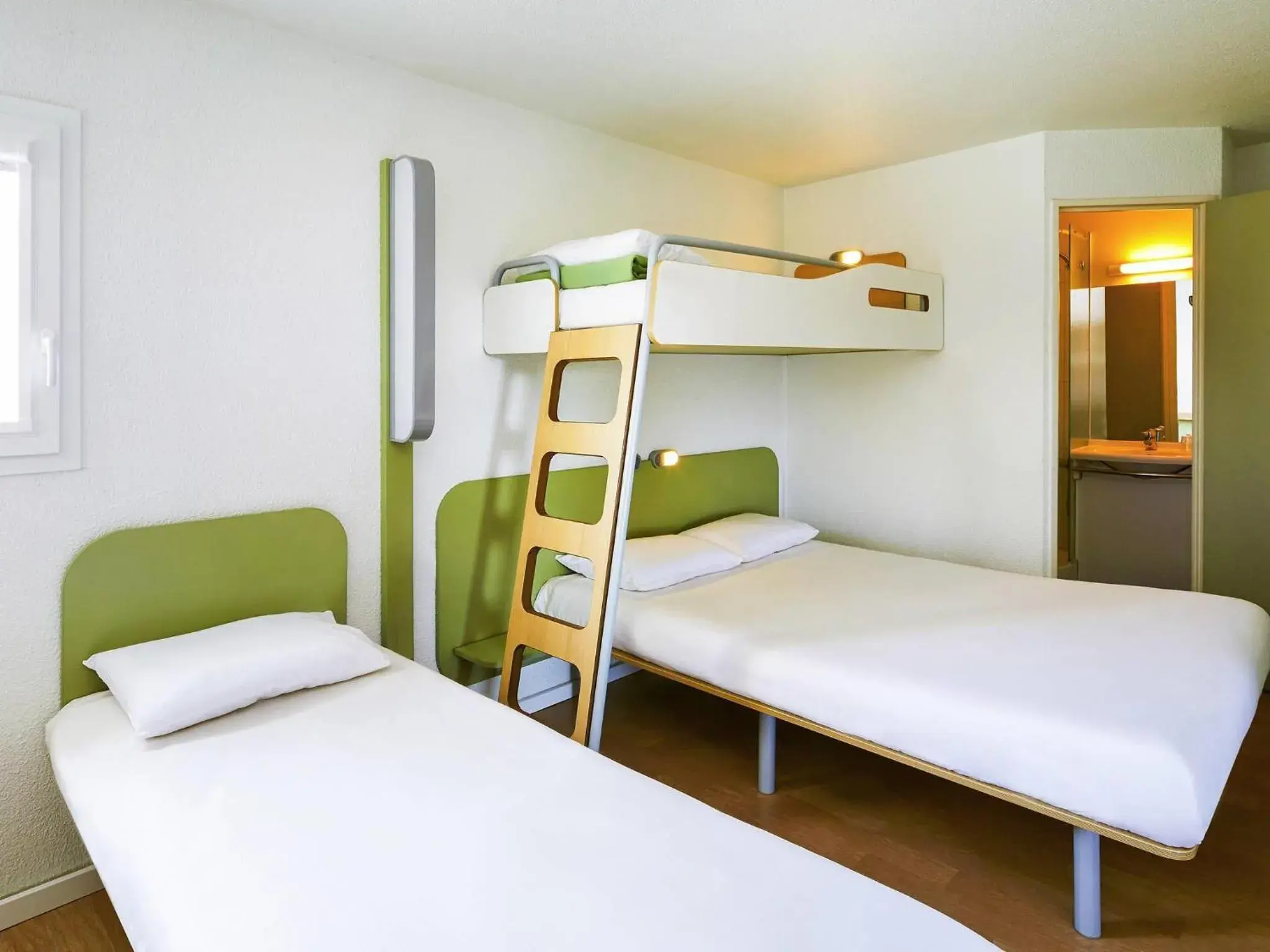 Bedroom, Bed in ibis budget Chartres Bedroom, Bed in ibis budget Chartres