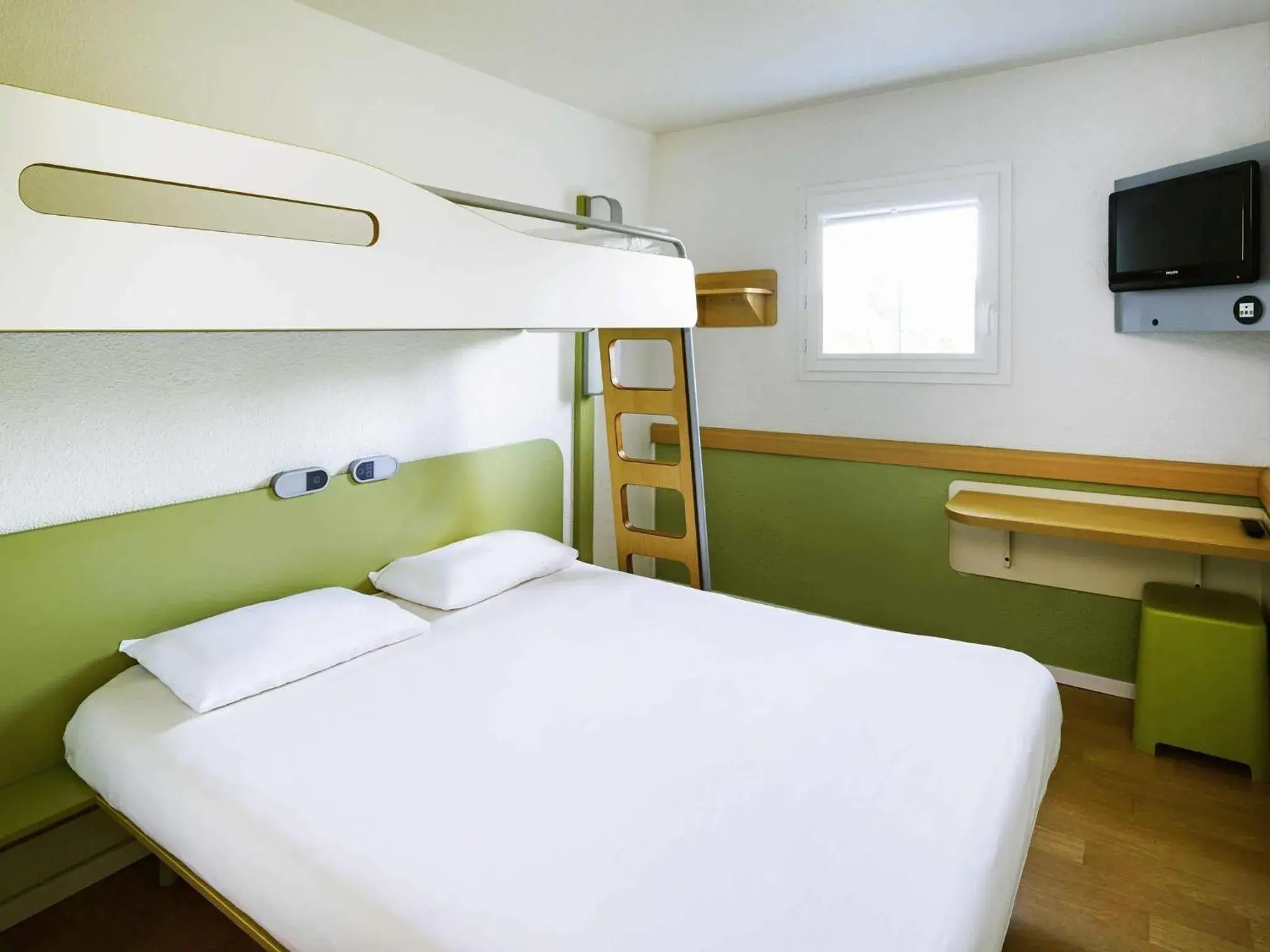 Bedroom, Bed in ibis budget Chartres Bedroom, Bed in ibis budget Chartres