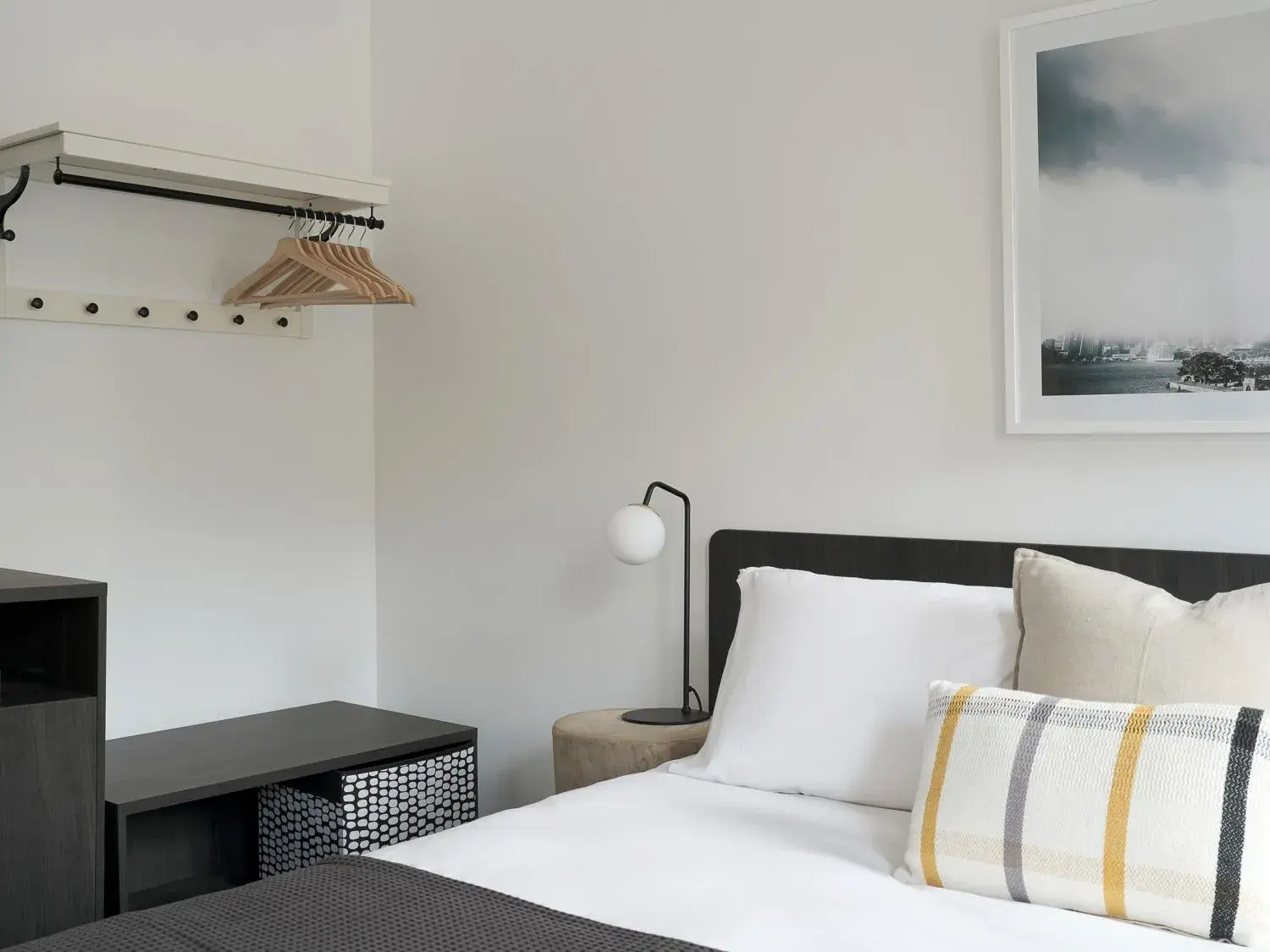 Photo of the whole room, Bed in Dunkirk Hotel Pyrmont Photo of the whole room, Bed in Dunkirk Hotel Pyrmont