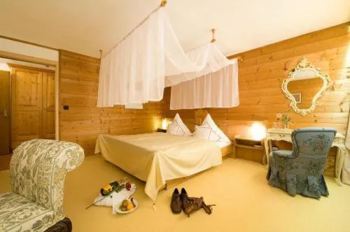 Seating area, Bed in Landhotel Binderhäusl Garni