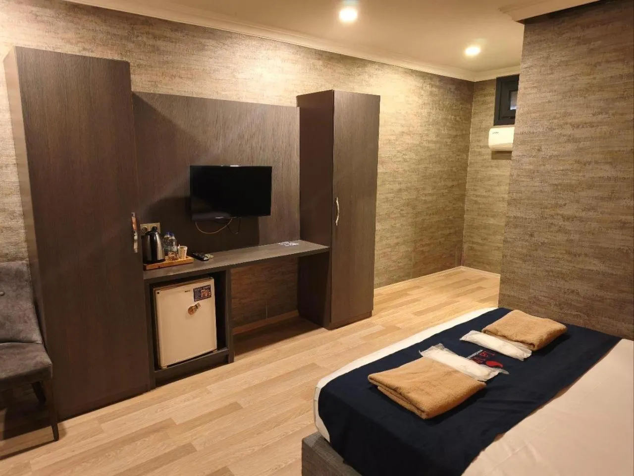 Bed in La Vie Suite Hotel