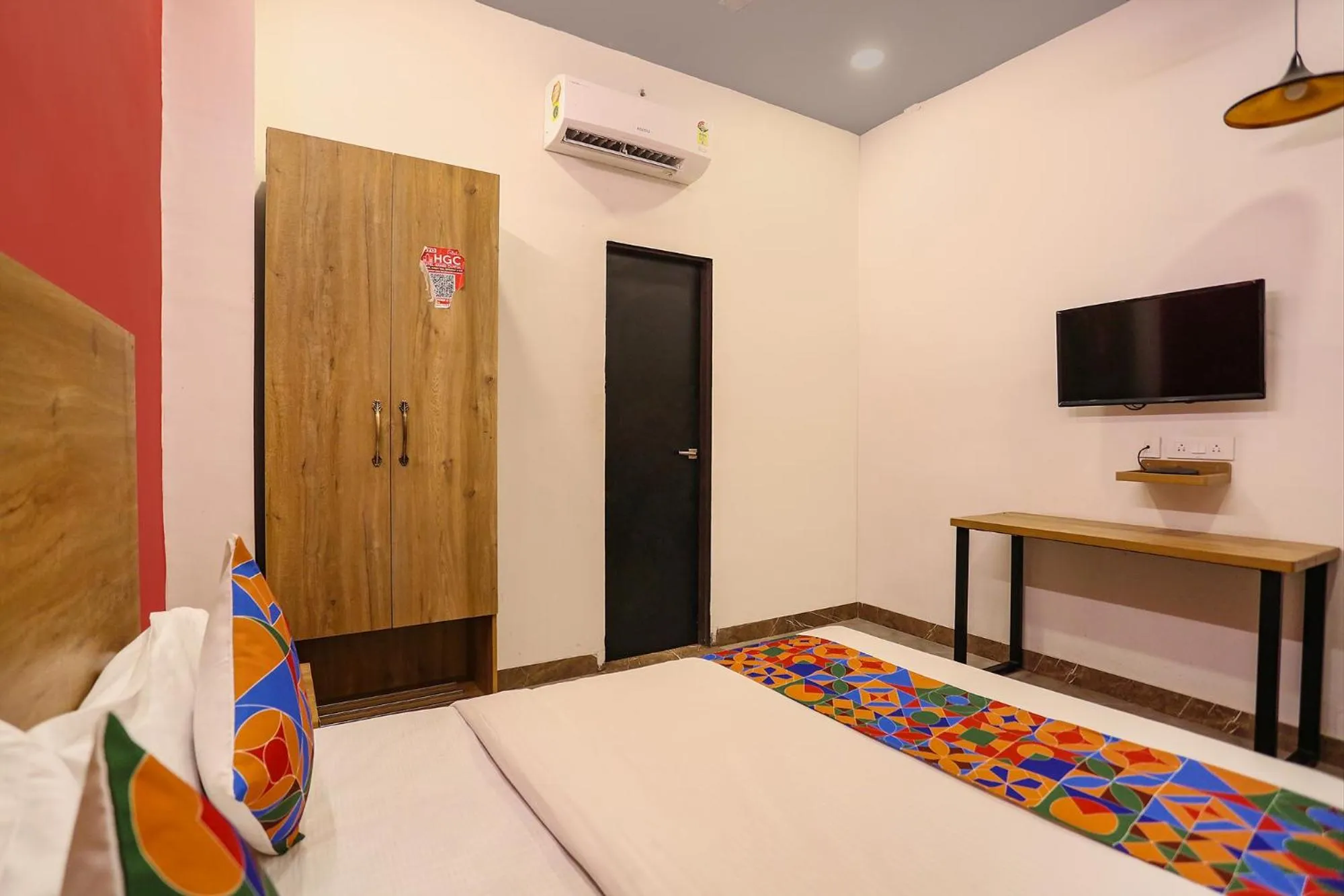 Photo of the whole room, Bed in FabHotel Grand Capitol