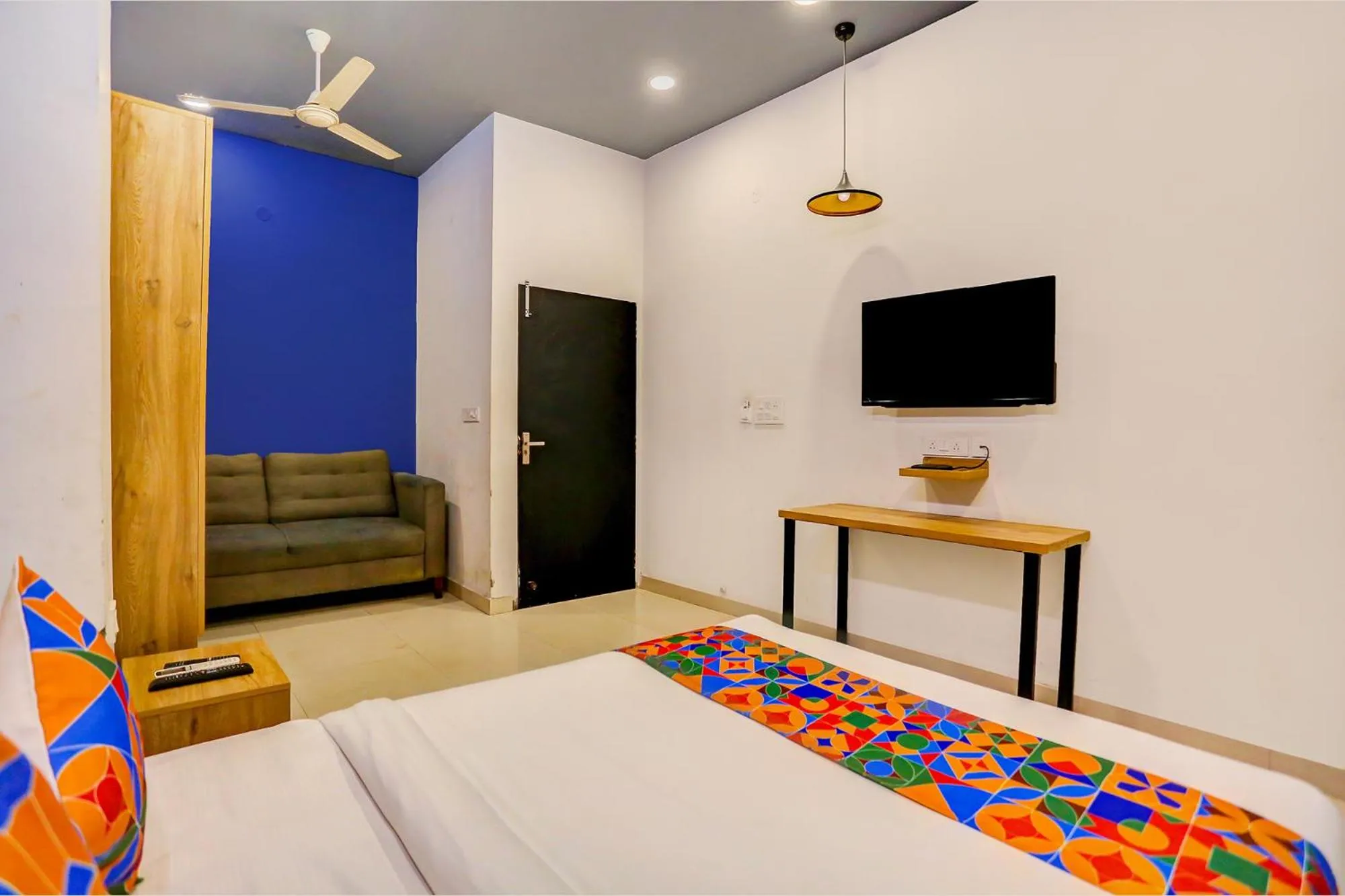 Photo of the whole room, Bed in FabHotel Grand Capitol