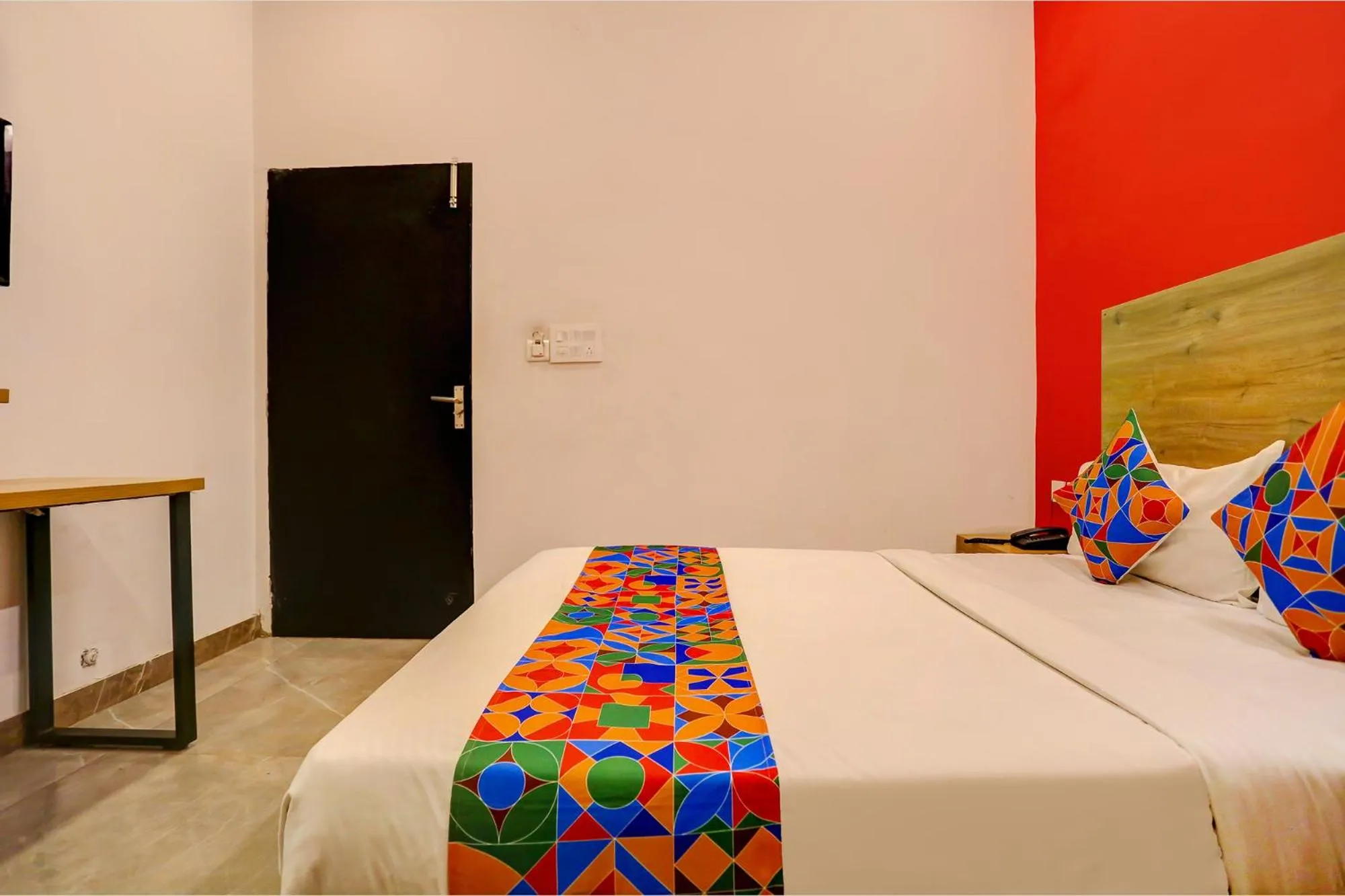 Photo of the whole room, Bed in FabHotel Grand Capitol