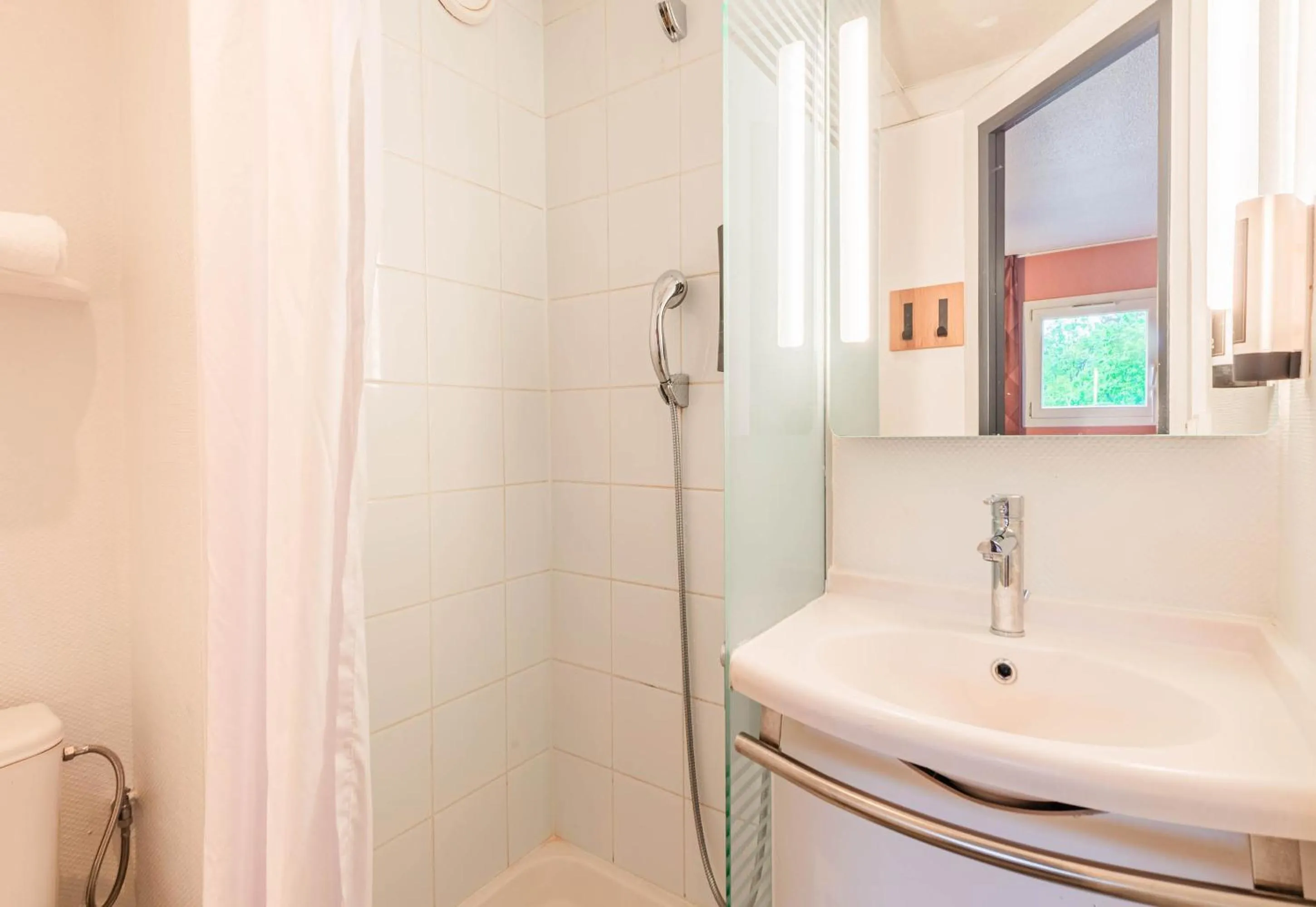 Bathroom in B&B HOTEL SCHILTIGHEIM Nord