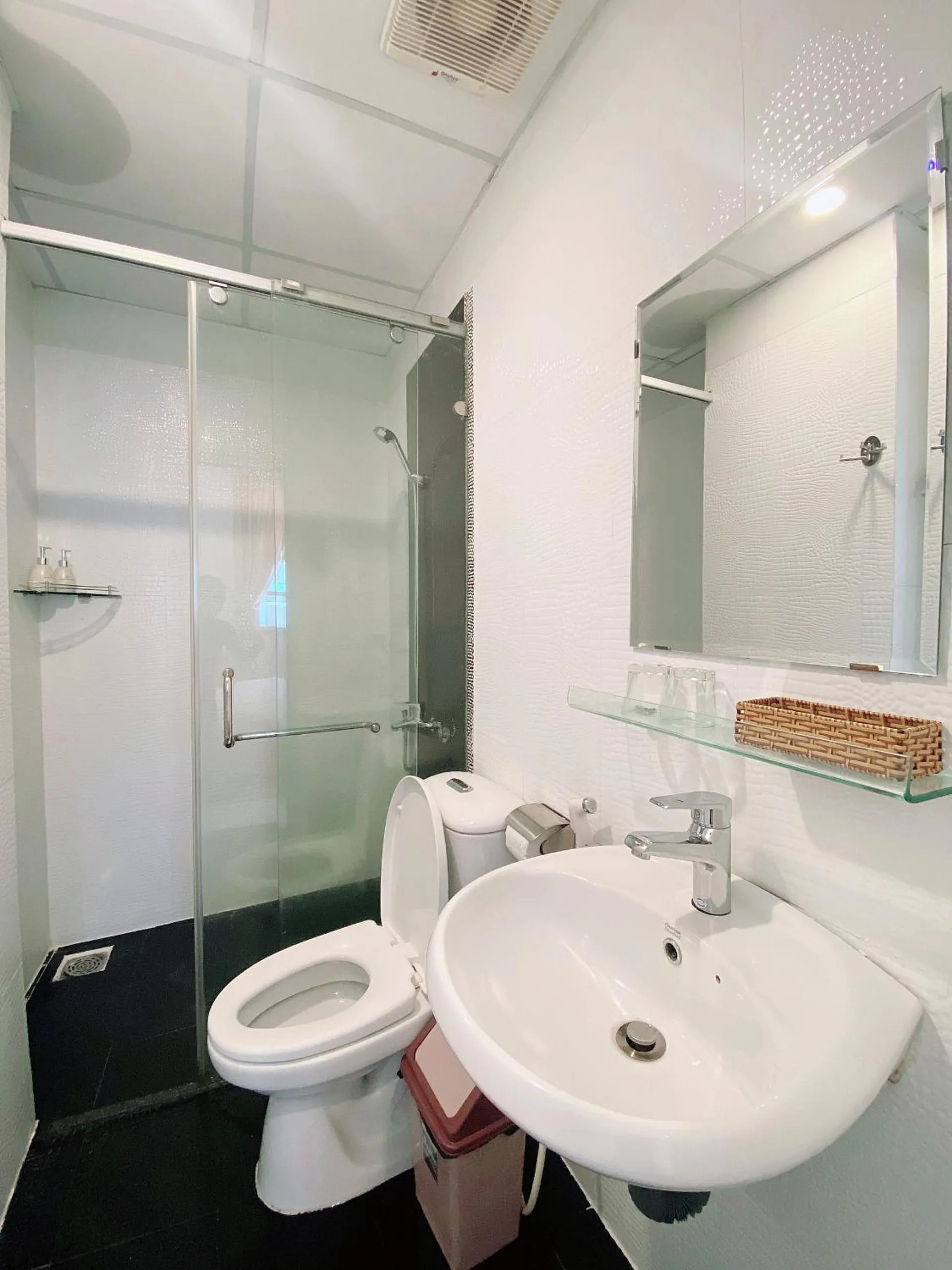 Bathroom in Dalat Joy Hotel