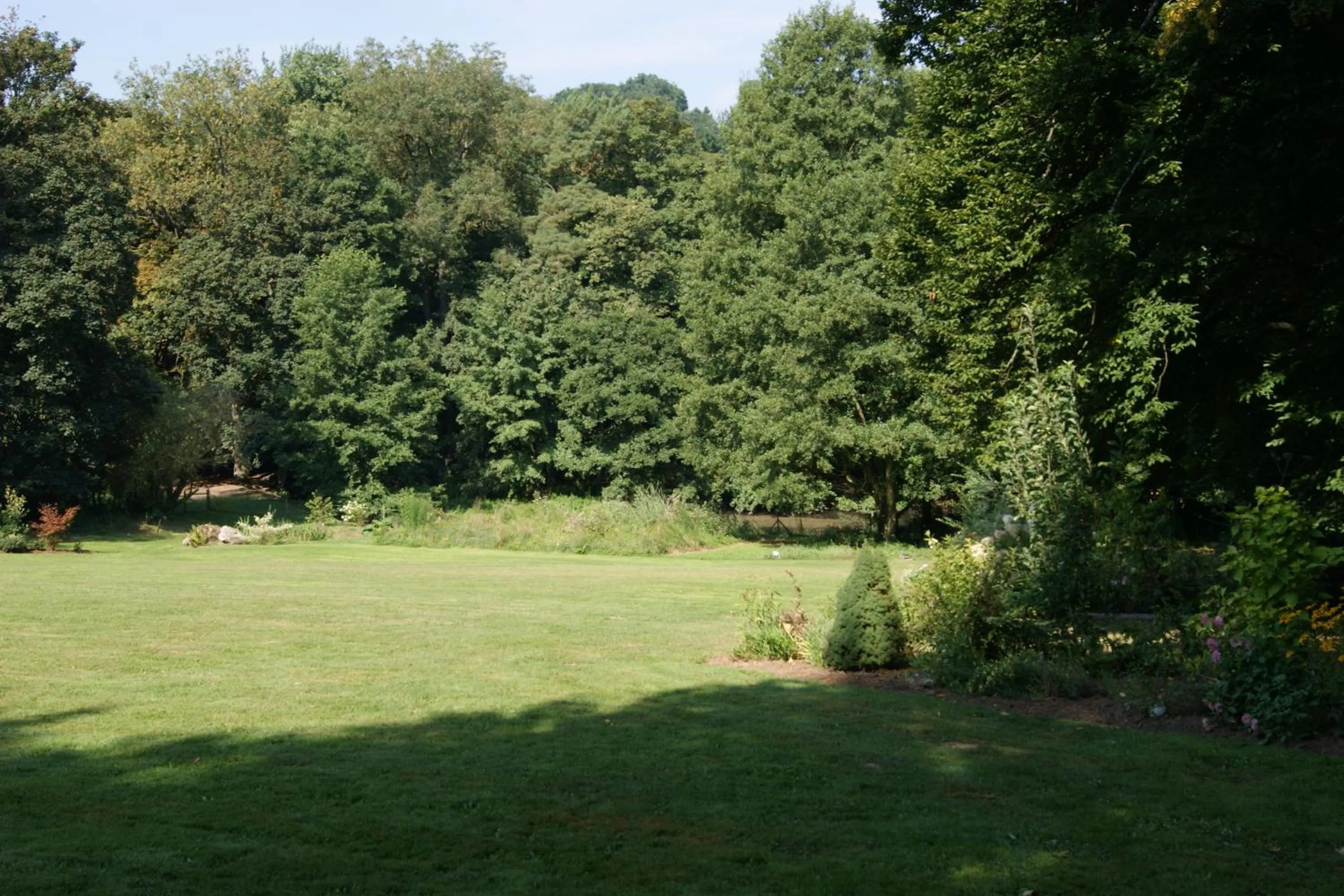 Garden in Le Chateau De La Vierge