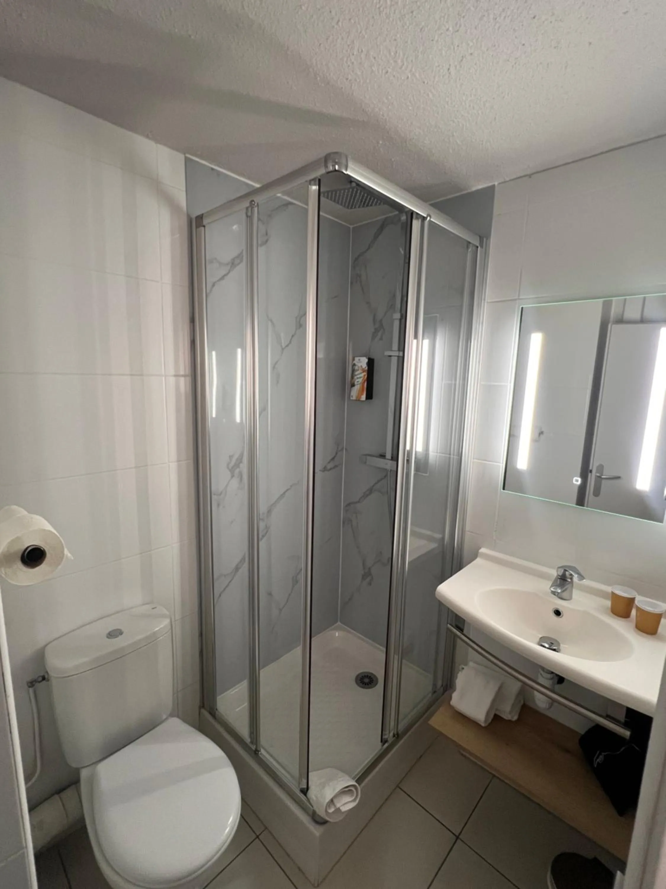 Toilet in ibis budget Nimes Marguerittes - A9