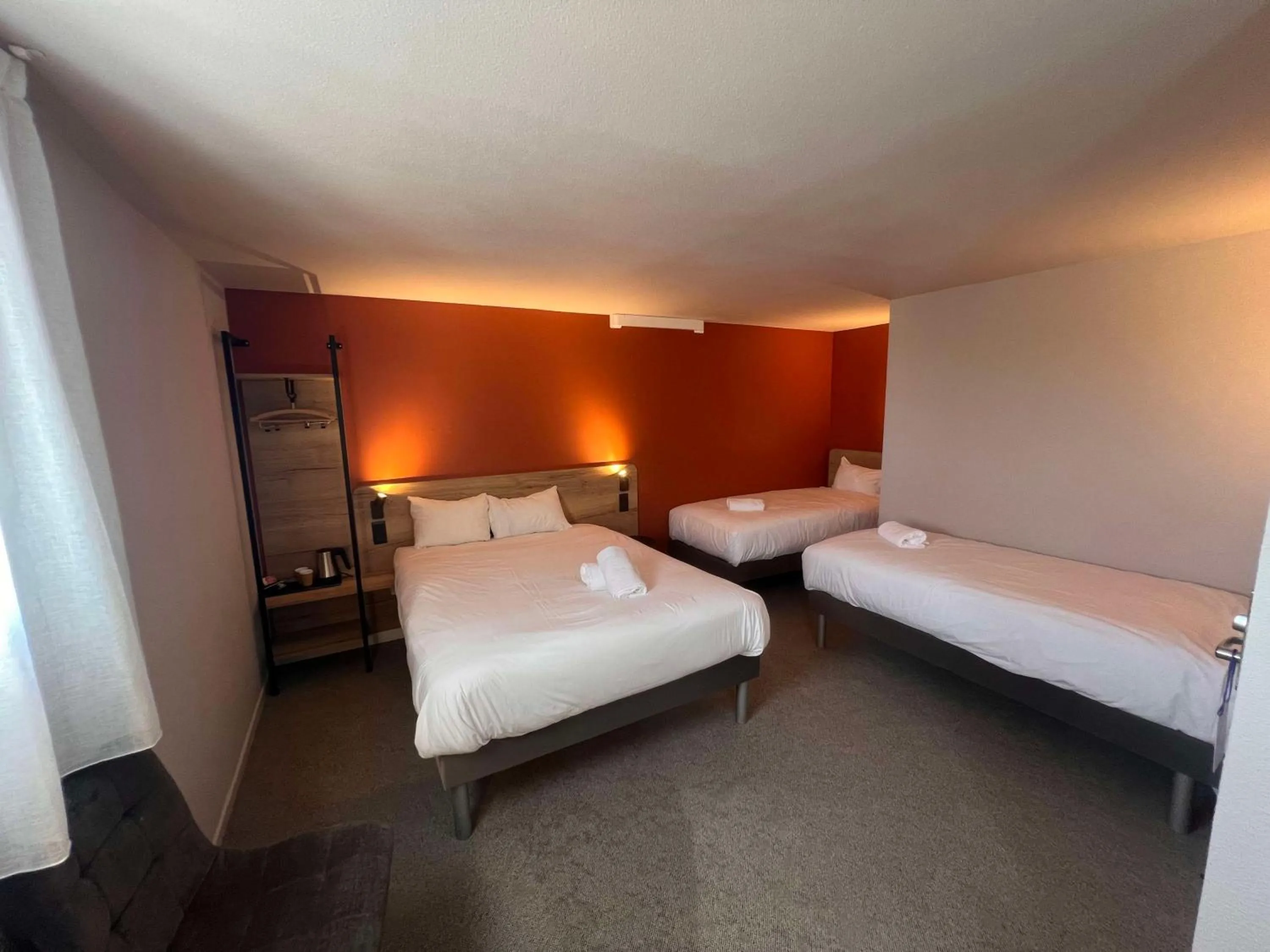 Bedroom, Bed in ibis budget Nimes Marguerittes - A9