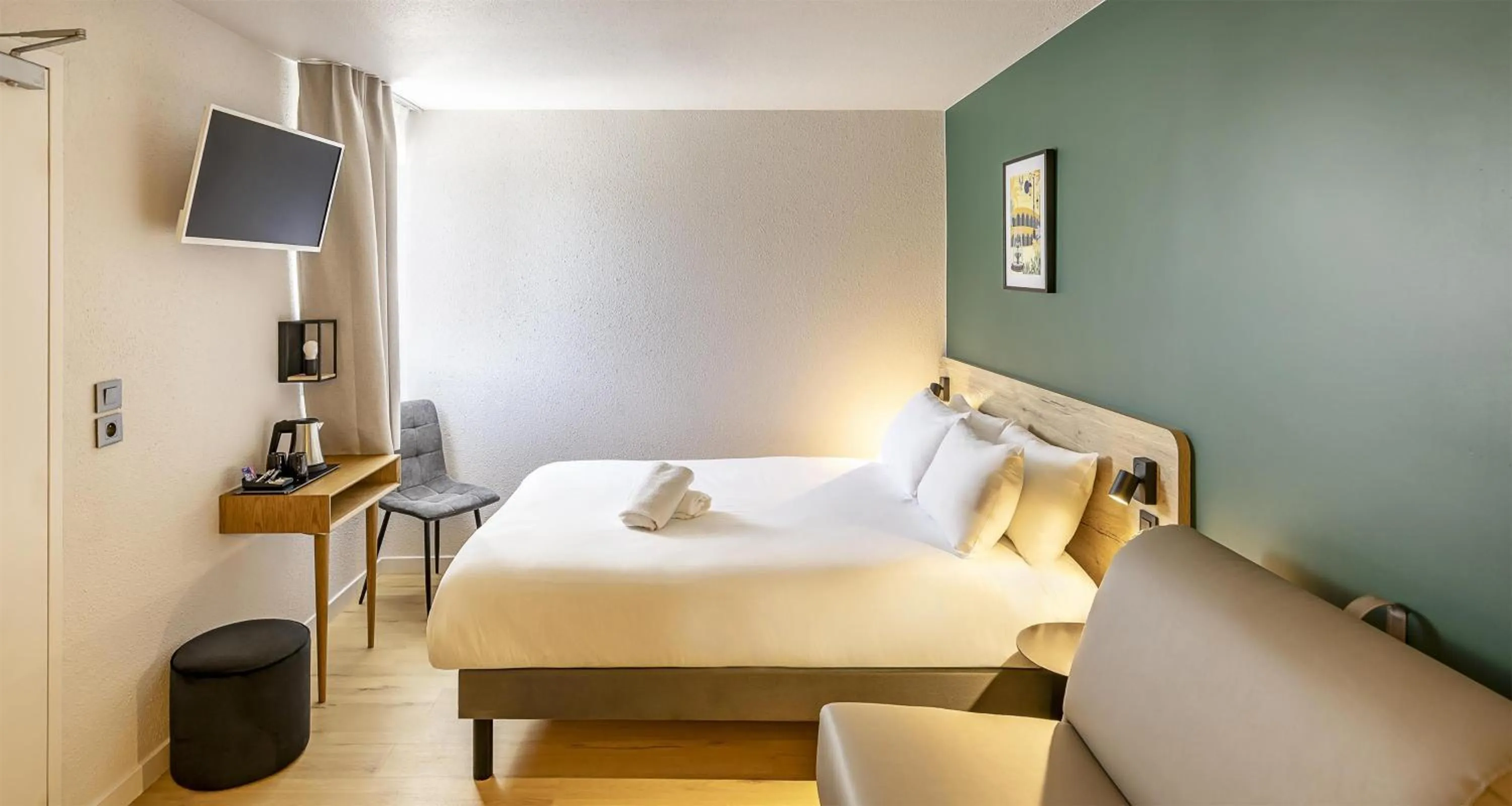 View (from property/room), Bed in Sure Hotel by Best Western Nimes Est