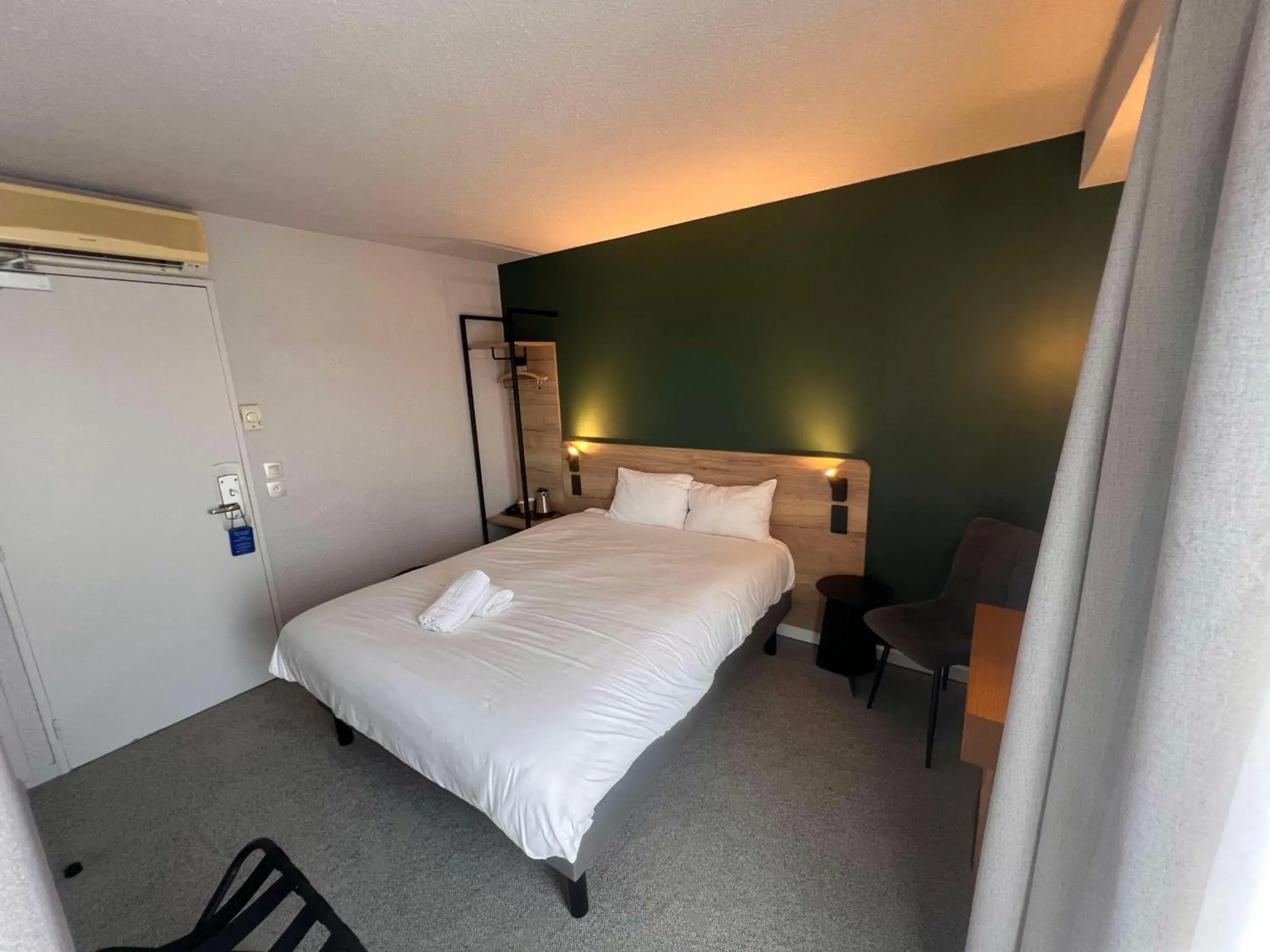 Family Room with One Double Bed and One Bunk Bed - Non-Smoking in ibis budget Nimes Marguerittes - A9 Family Room with One Double Bed and One Bunk Bed - Non-Smoking in ibis budget Nimes Marguerittes - A9