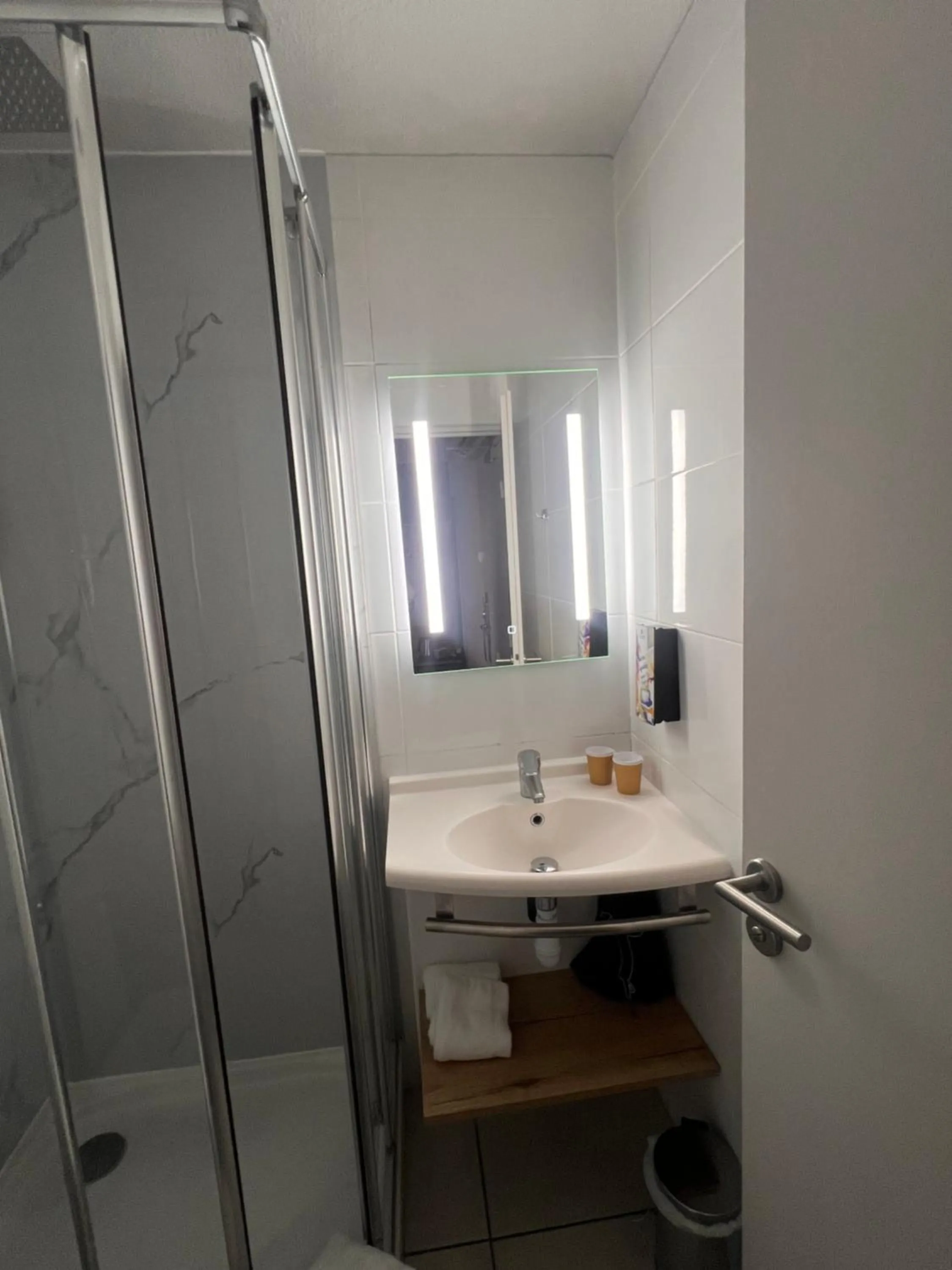 Shower in ibis budget Nimes Marguerittes - A9