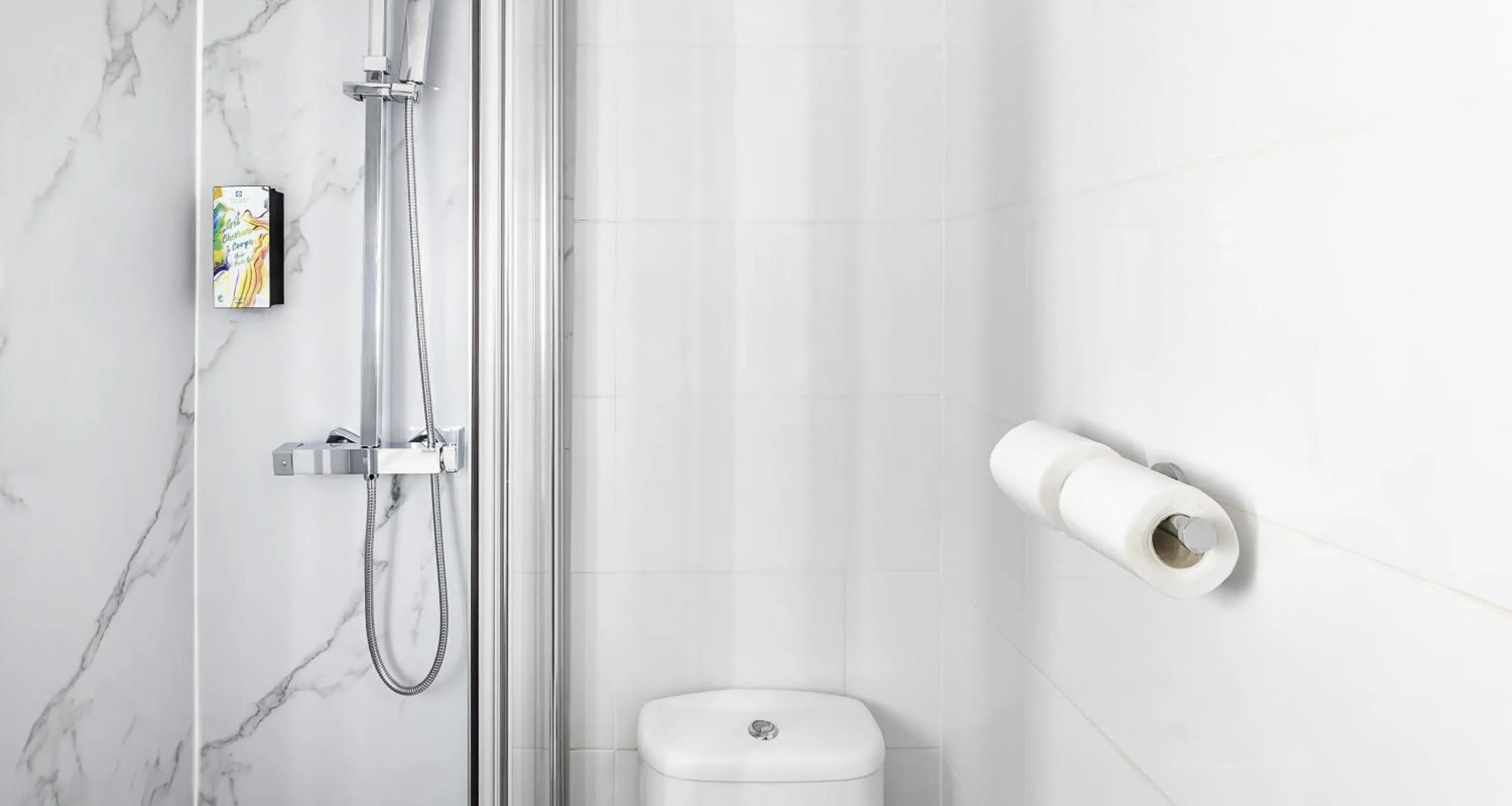 Bathroom in Sure Hotel by Best Western Nimes Est