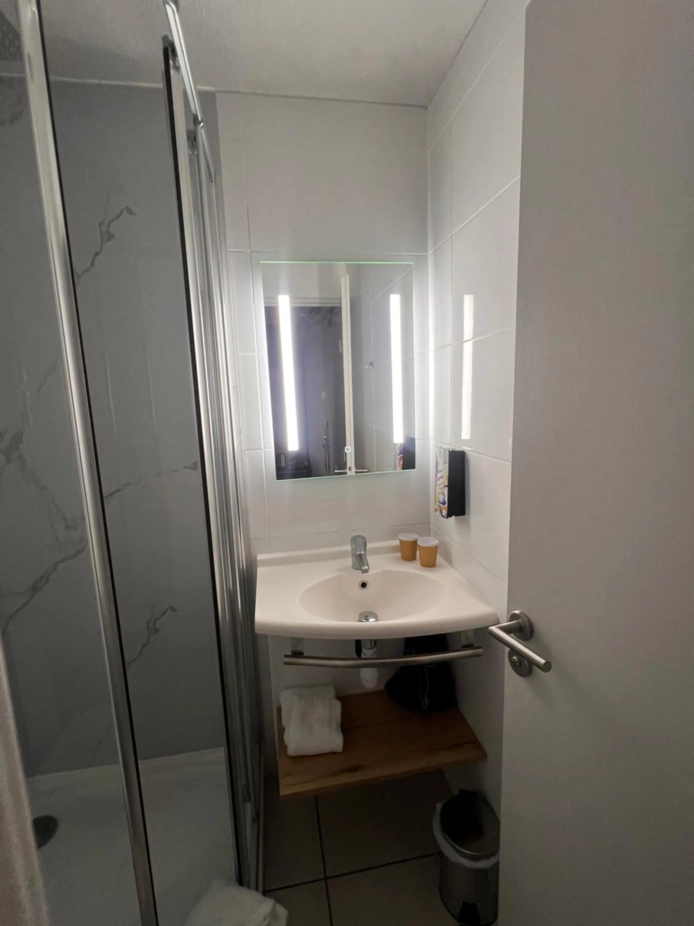 Bathroom in ibis budget Nimes Marguerittes - A9