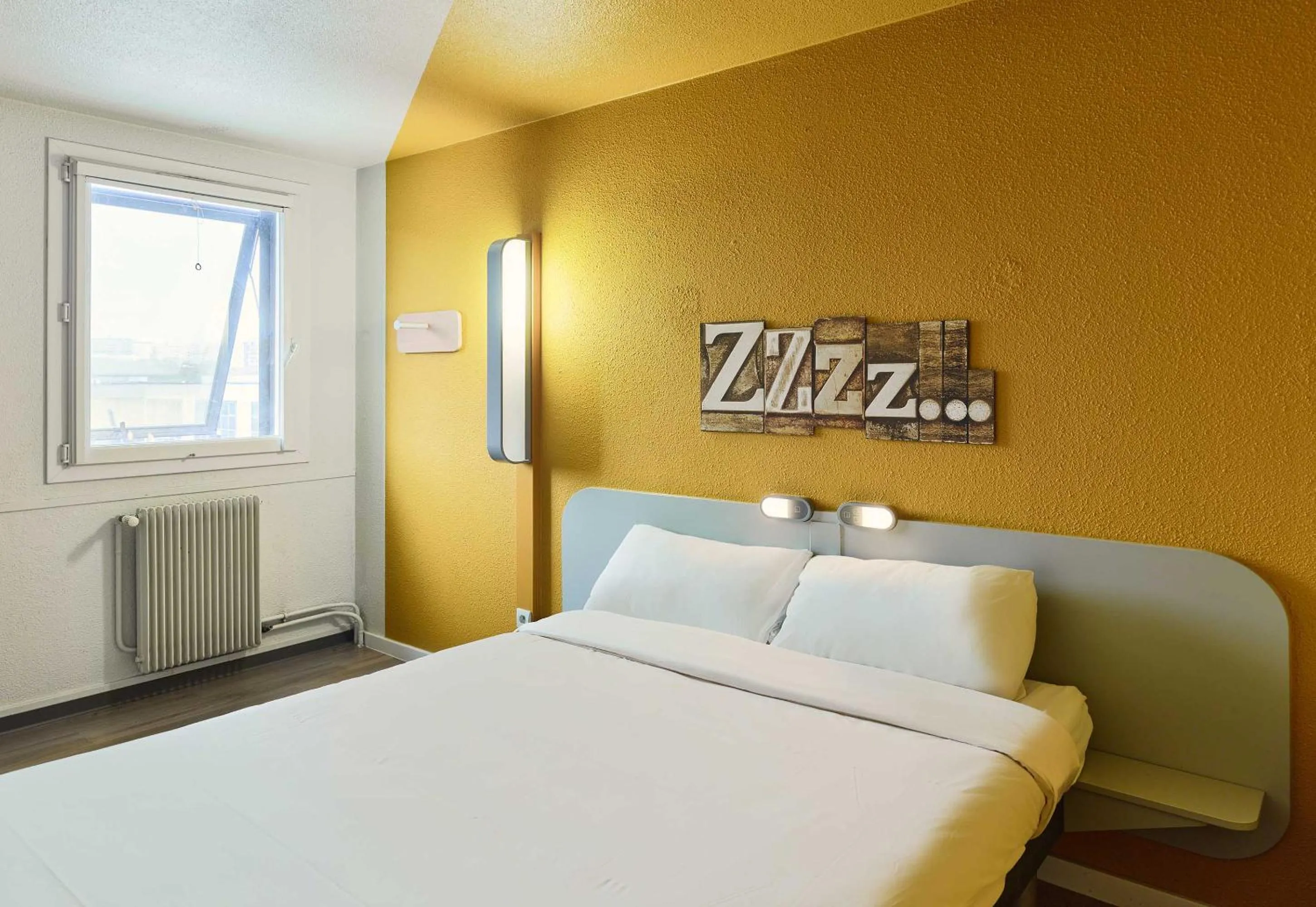 Bedroom, Bed in B&B HOTEL Vitry-sur-Seine