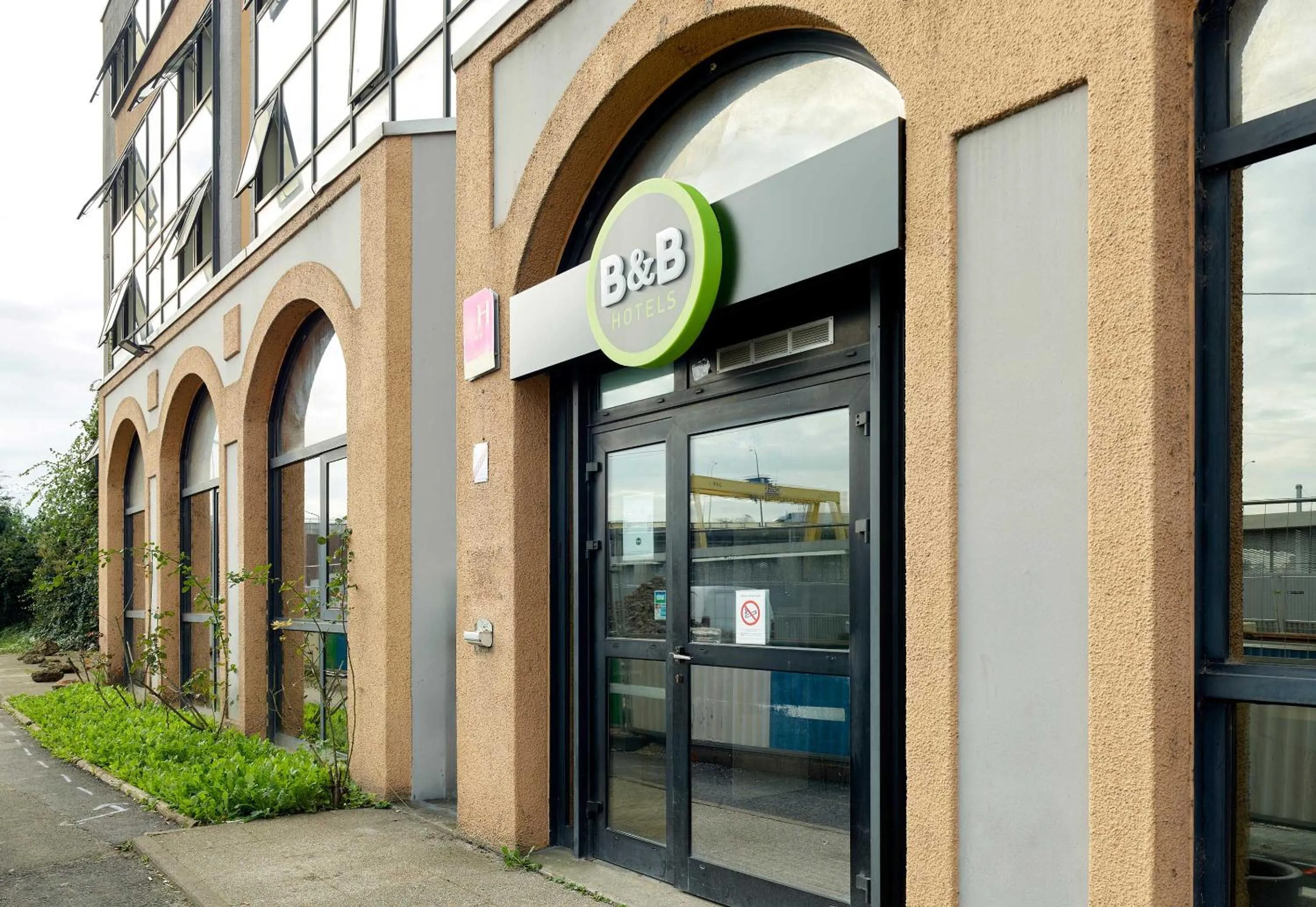 Facade/entrance in B&B HOTEL Vitry-sur-Seine