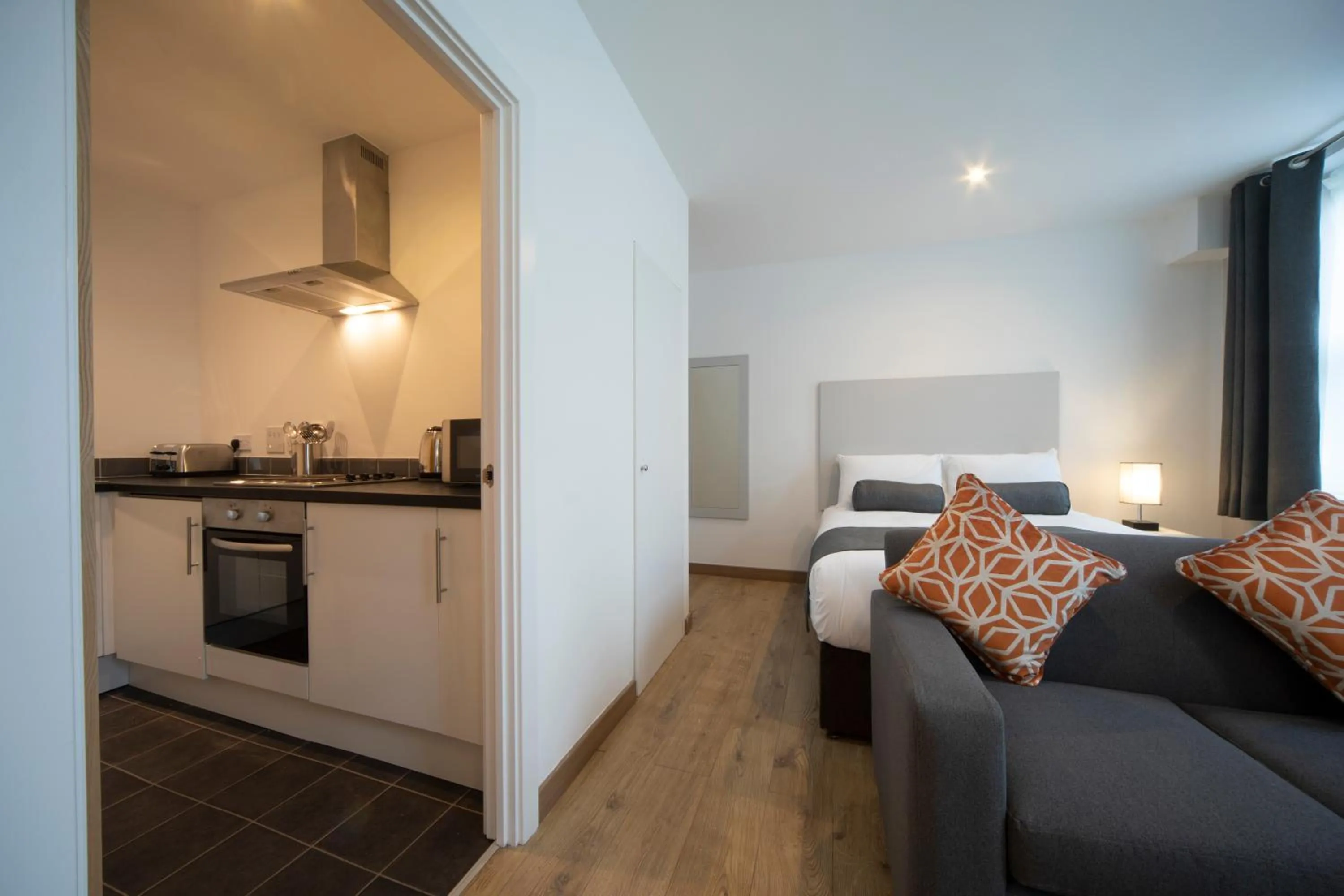 Kitchen or kitchenette, Bed in Wellington Apartments