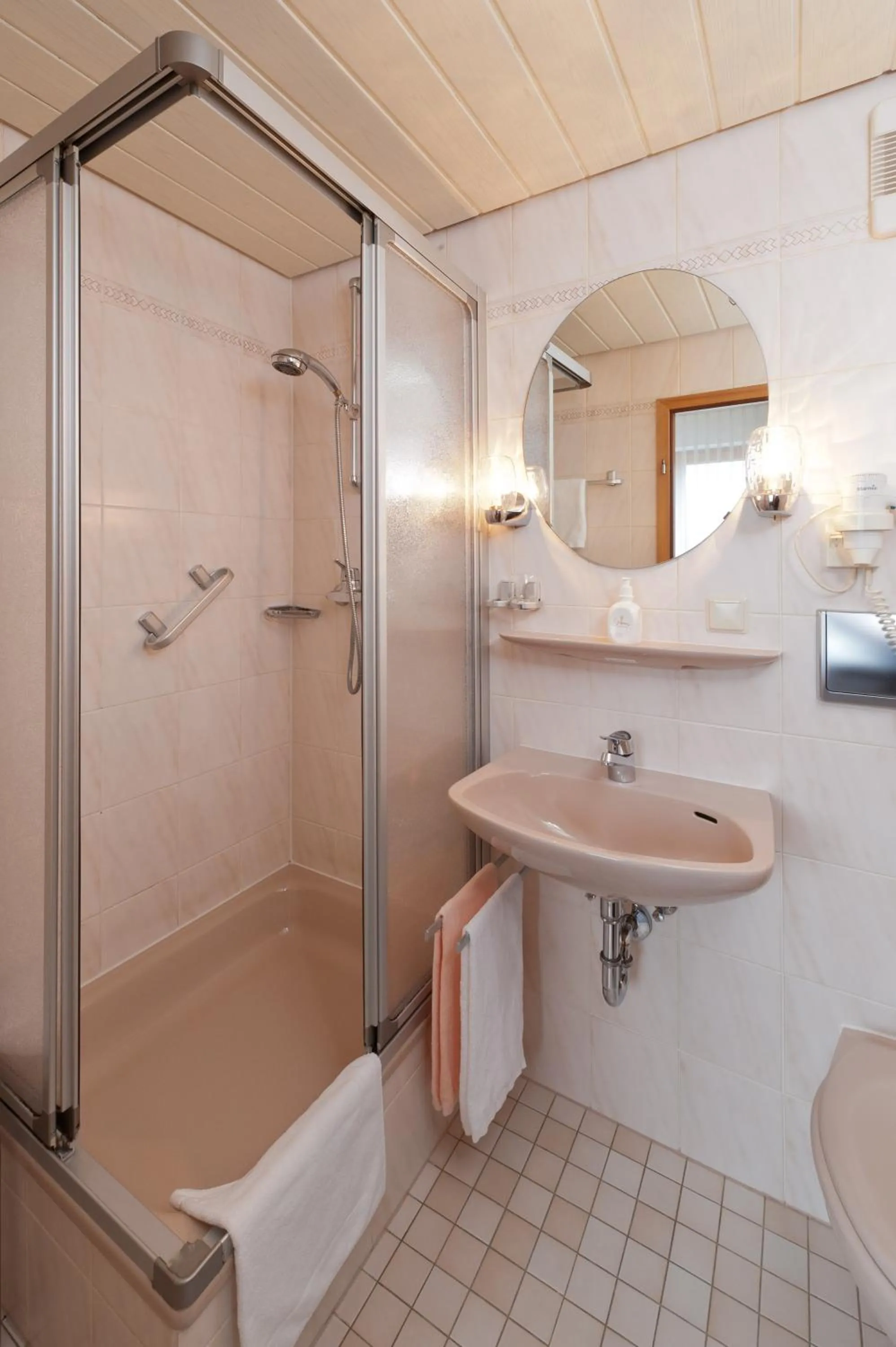 Bathroom in Sindersdorfer Hof