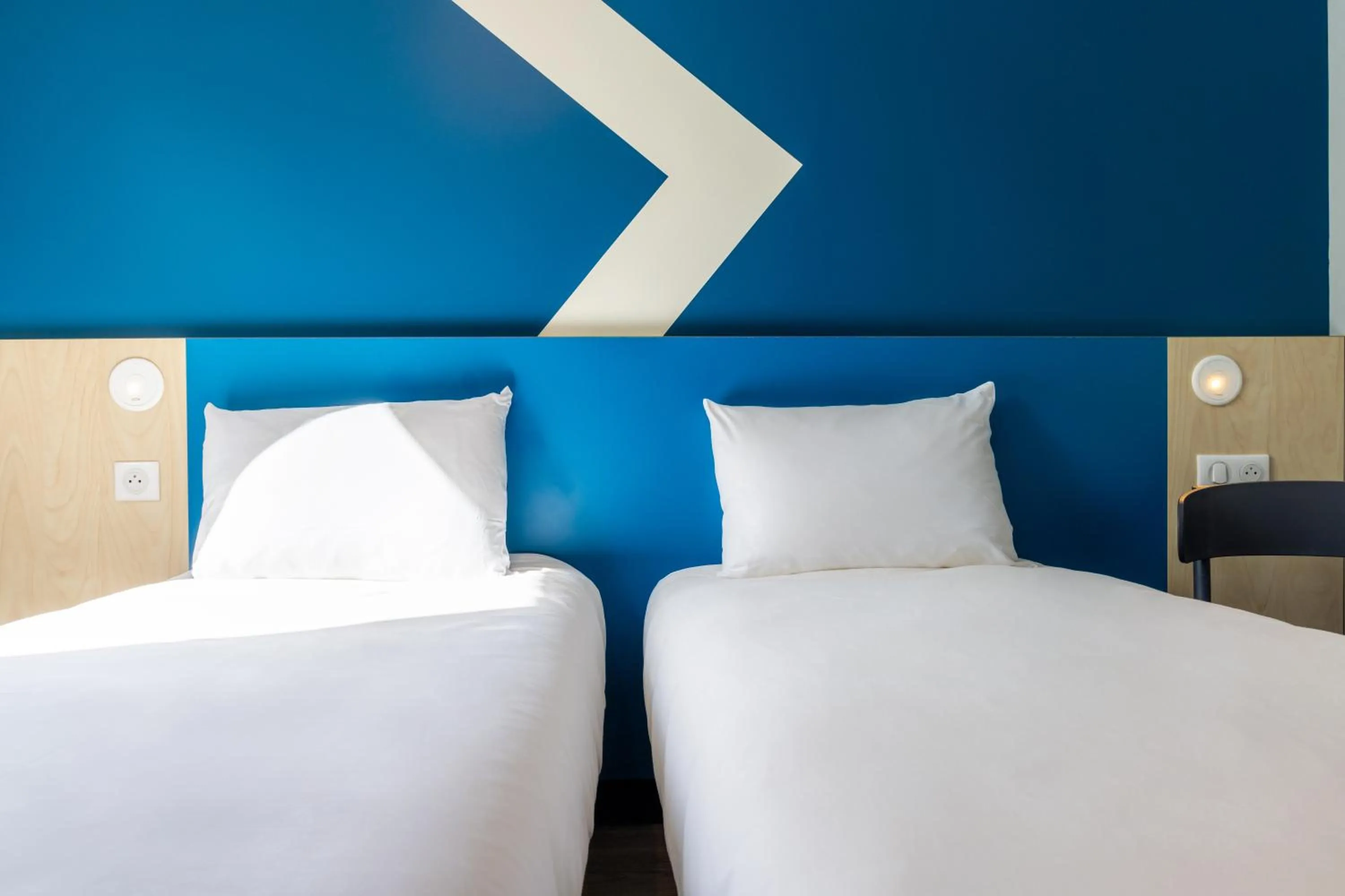 Bedroom, Bed in Hotel ibis budget Chatillon Paris Ouest