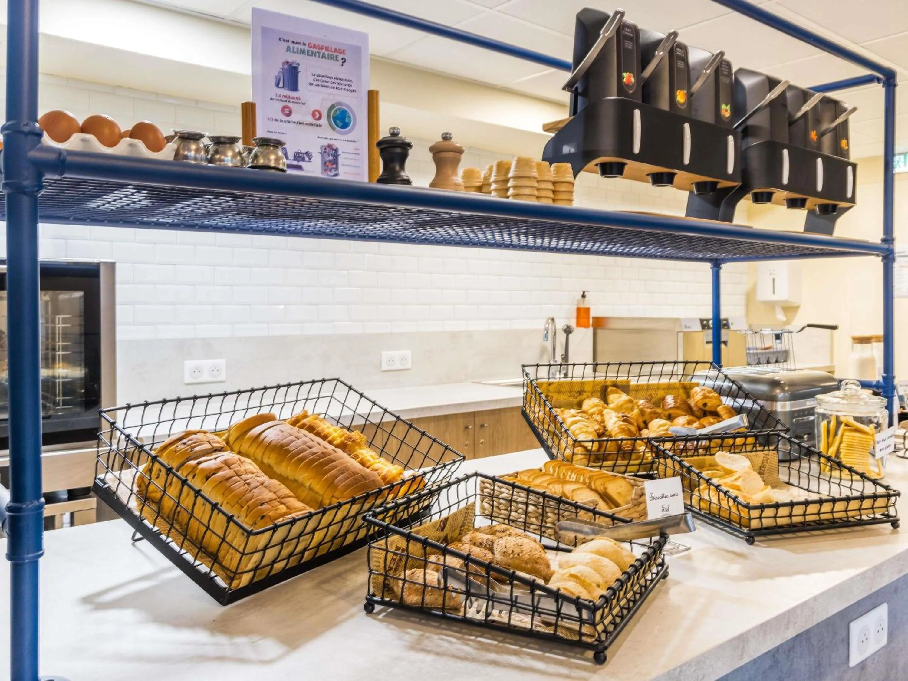 Breakfast in Hotel ibis budget Chatillon Paris Ouest