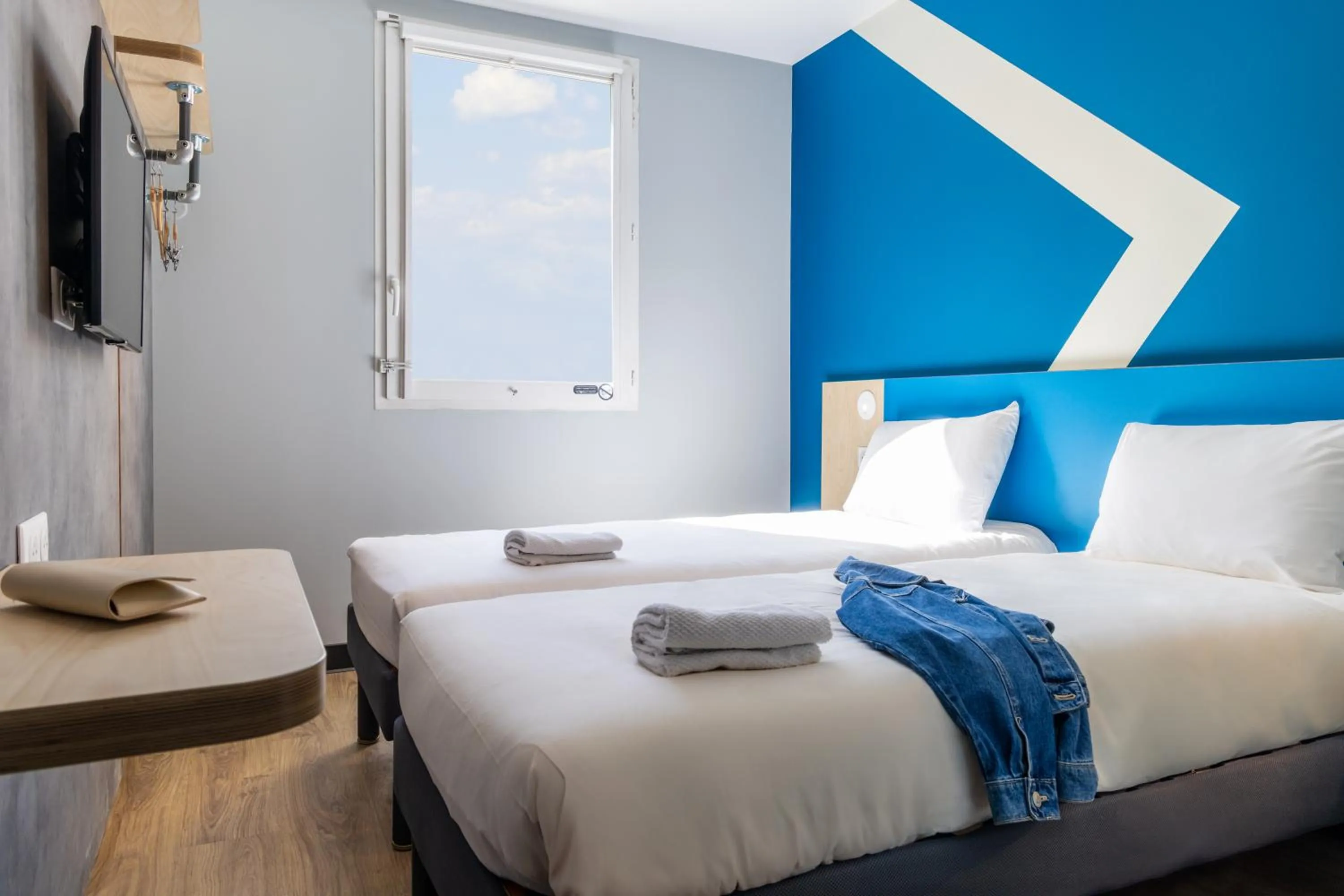 Bedroom, Bed in Hotel ibis budget Chatillon Paris Ouest