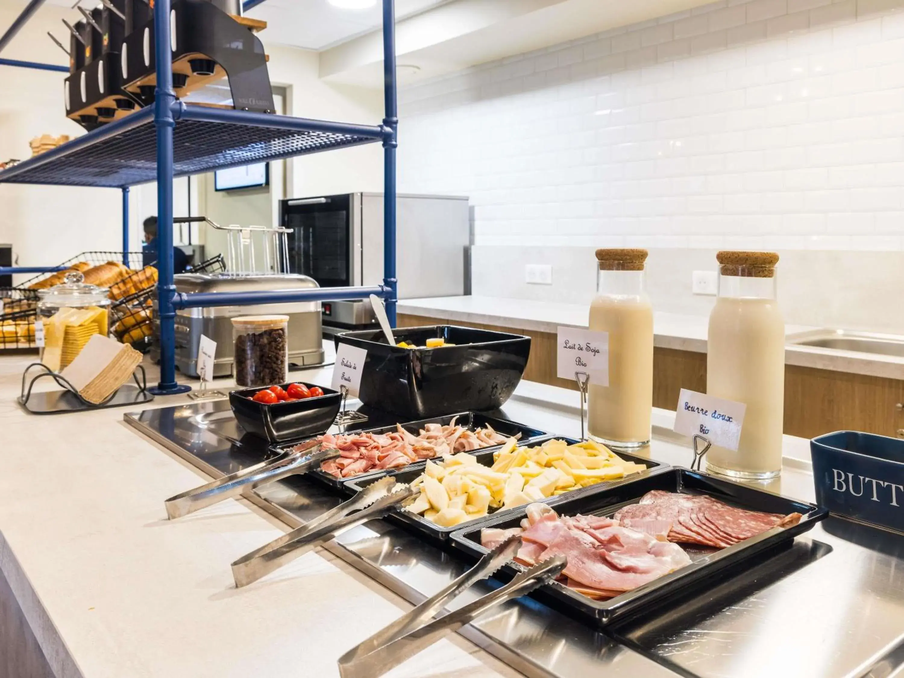 Breakfast in Hotel ibis budget Chatillon Paris Ouest Breakfast in Hotel ibis budget Chatillon Paris Ouest