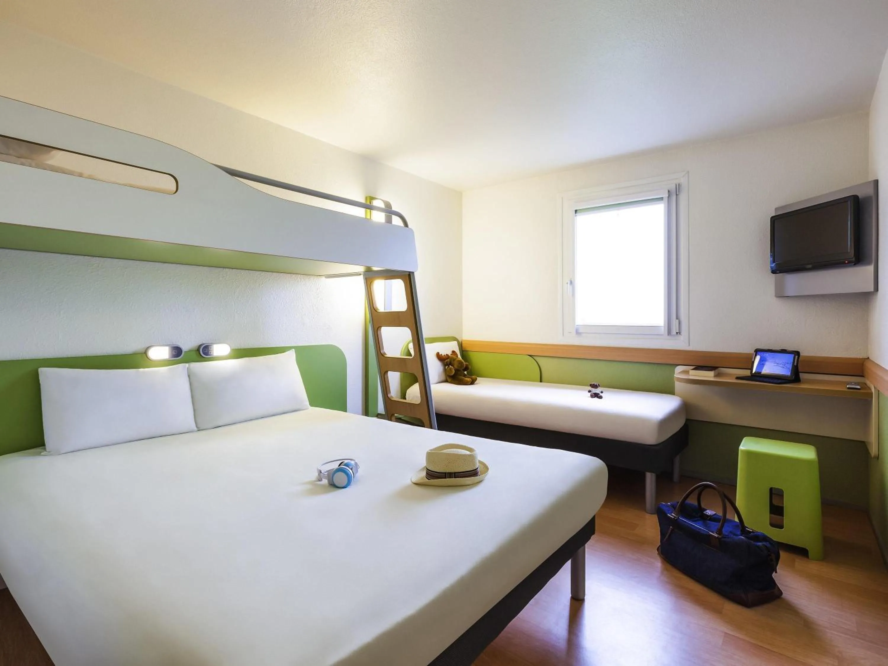 Bedroom, Bed in ibis budget Marne la Vallée Pontault Combault