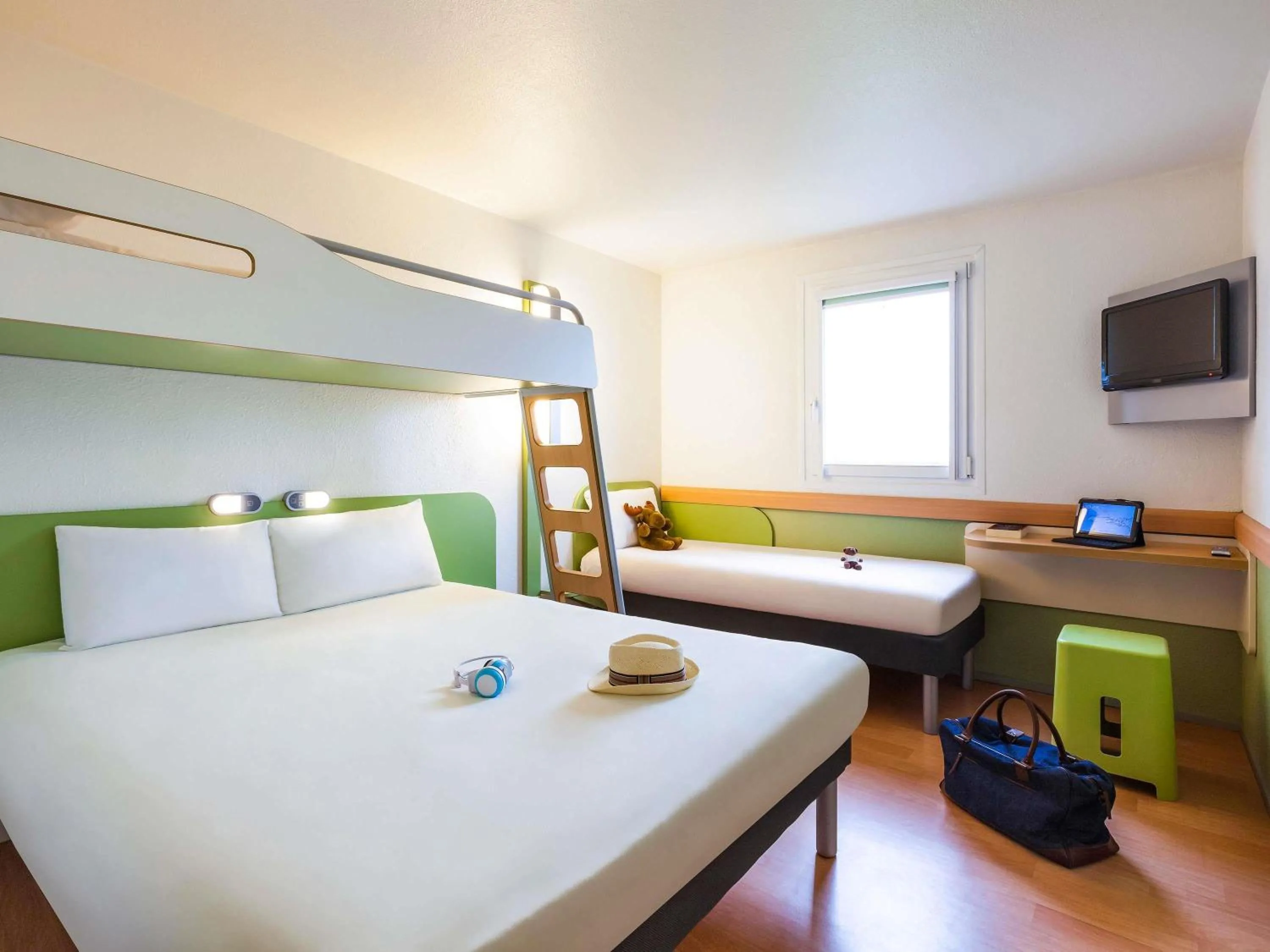 Bedroom, Bed in ibis budget Marne la Vallée Pontault Combault