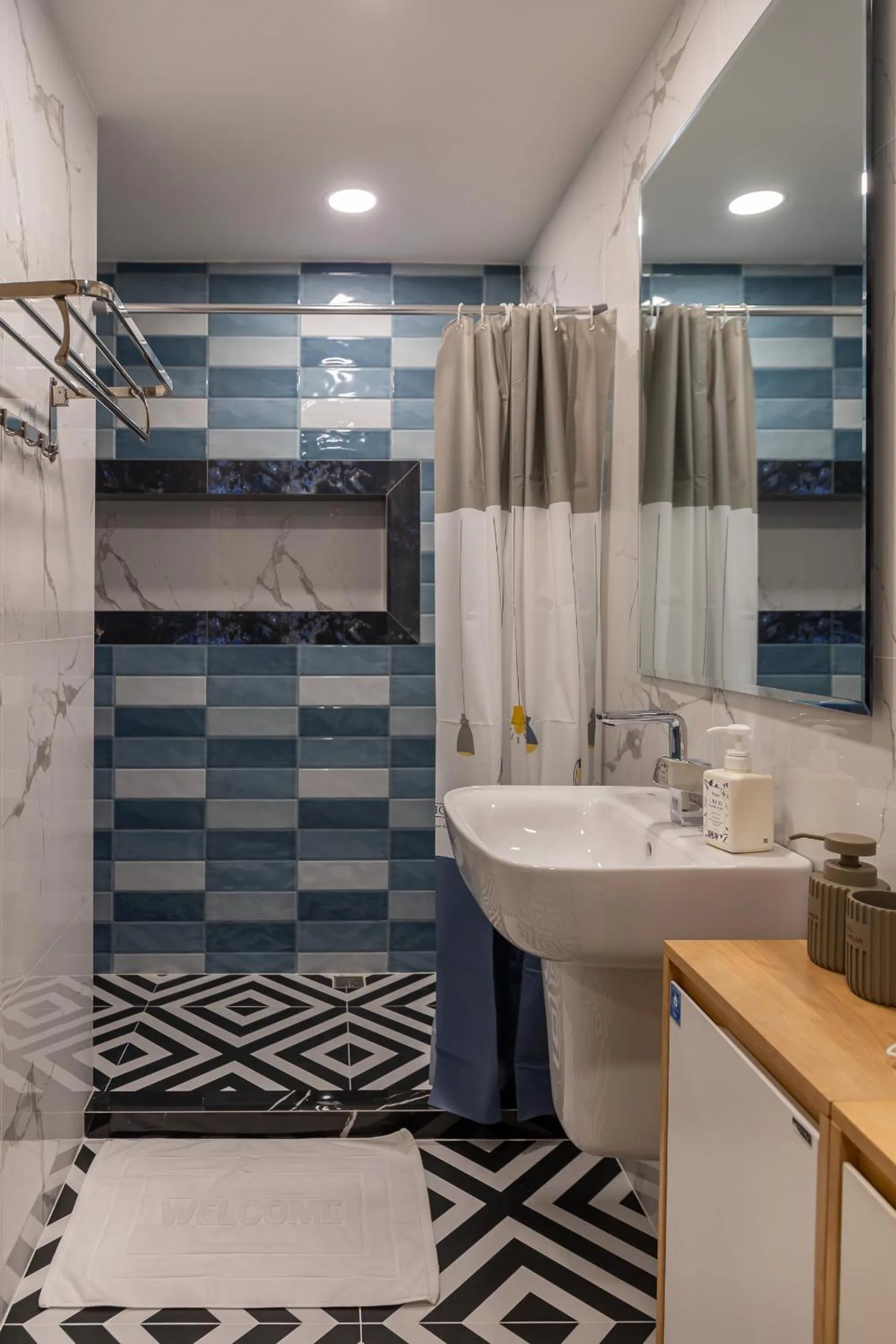 Shower in Hotel Pattaya Beach