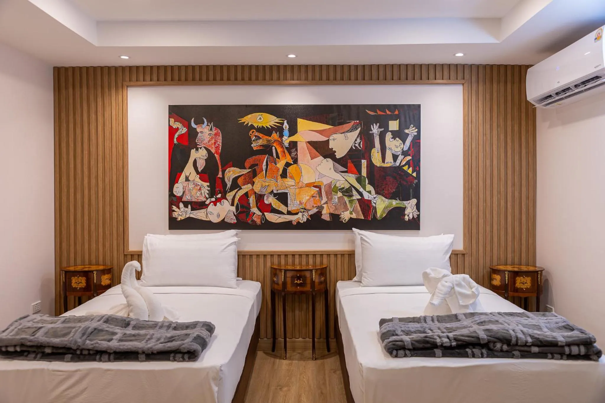 Bed in Hotel Pattaya Beach