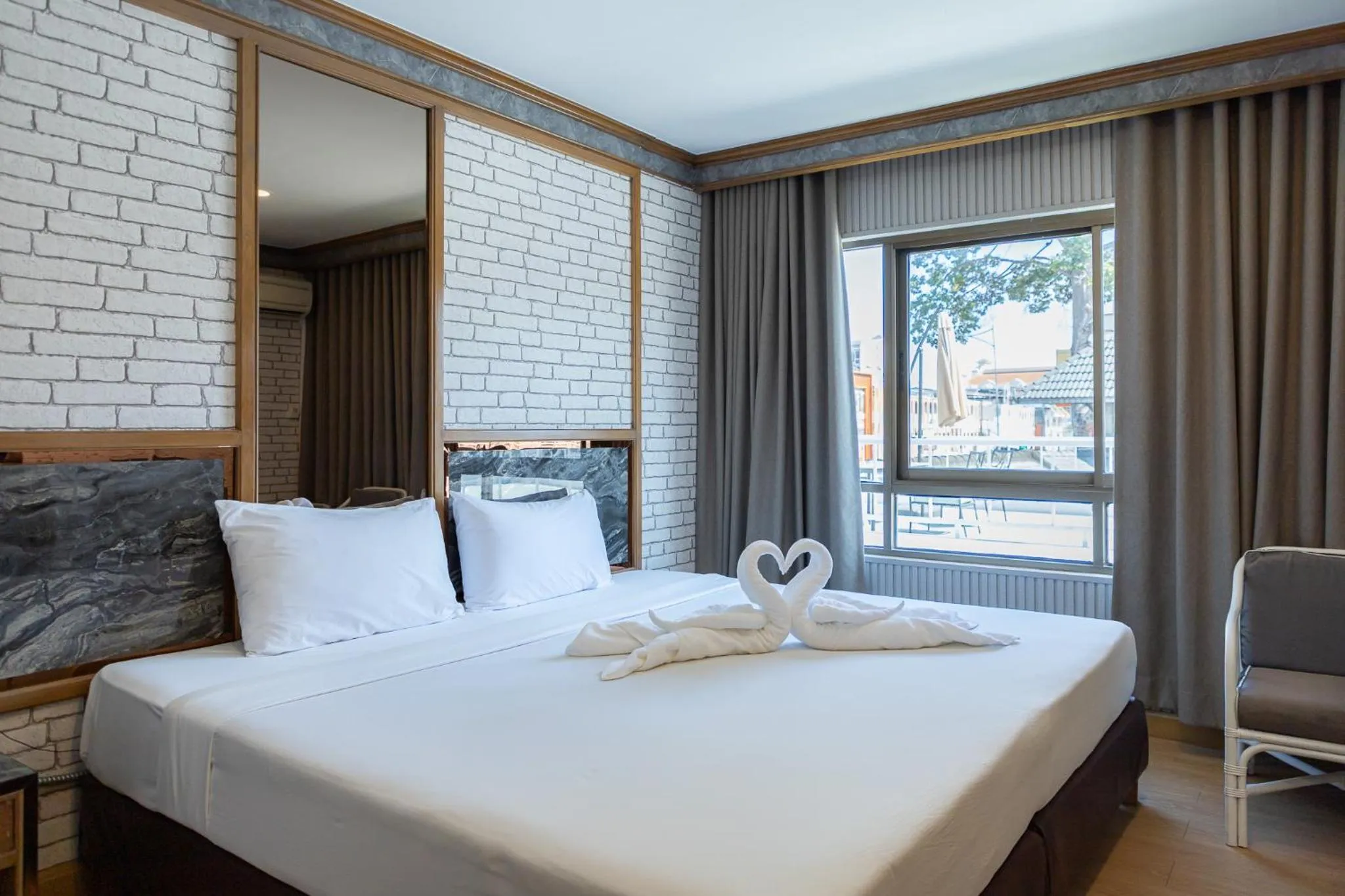 Bed in Hotel Pattaya Beach