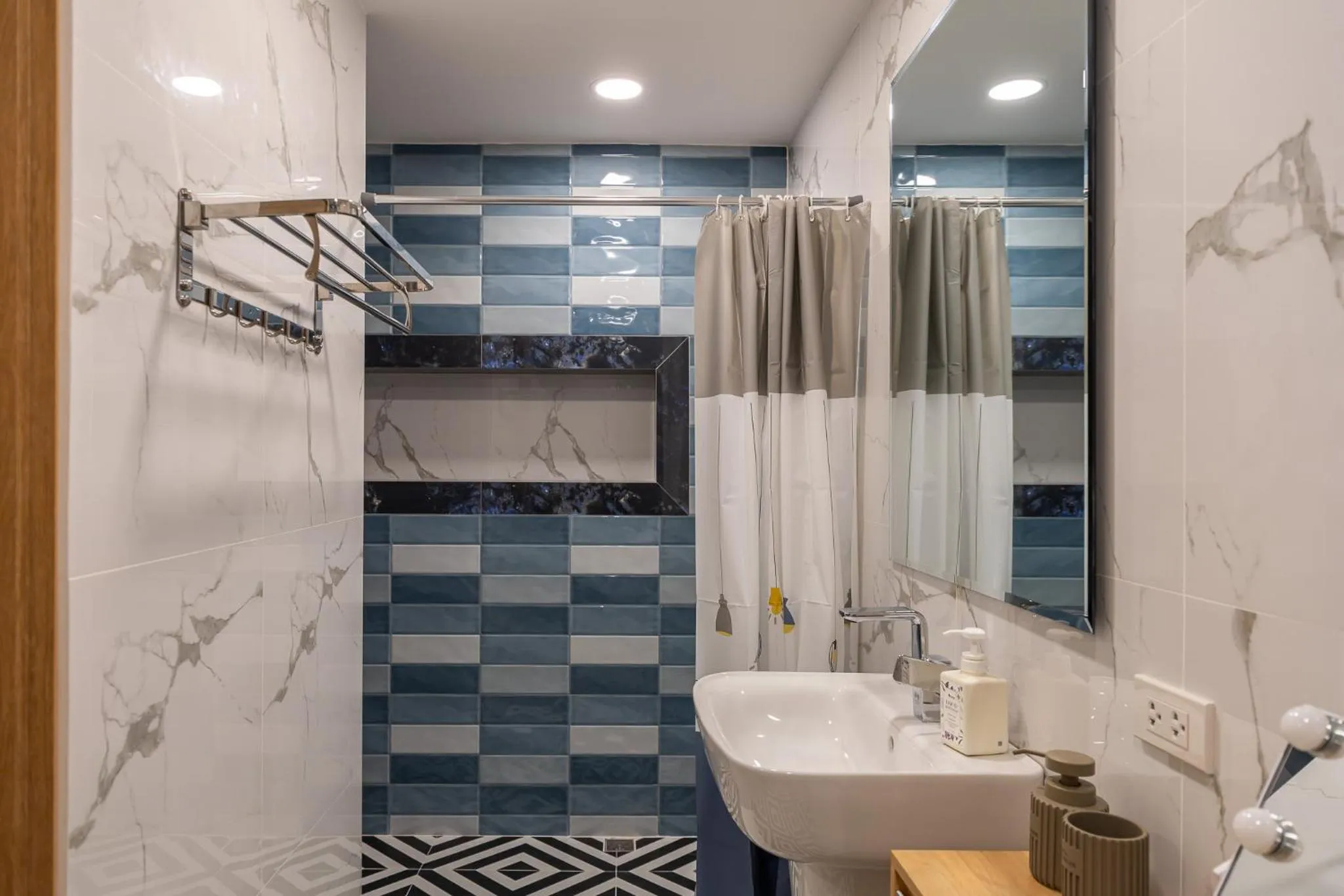 Shower in Hotel Pattaya Beach