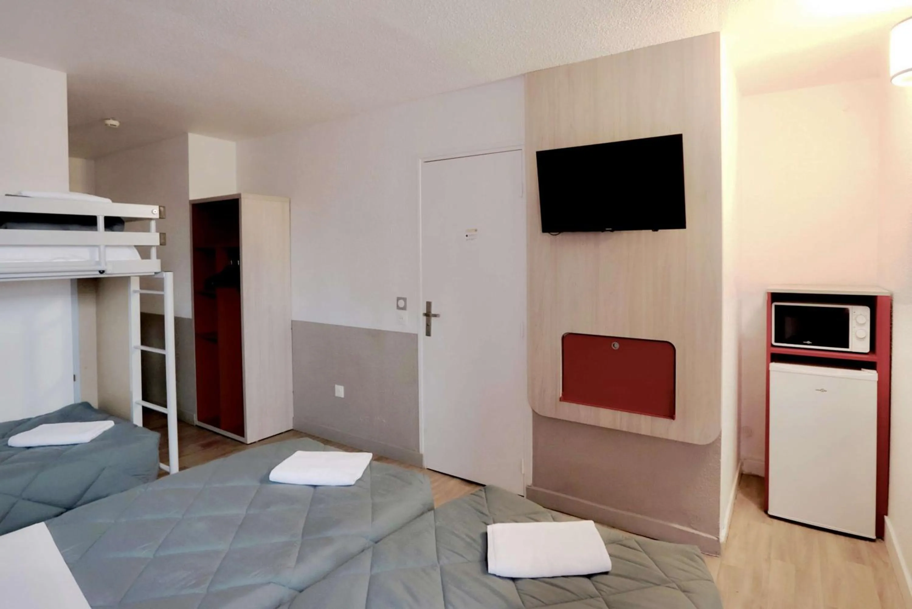 Bedroom, Bed in Première Classe Plaisir Gatines