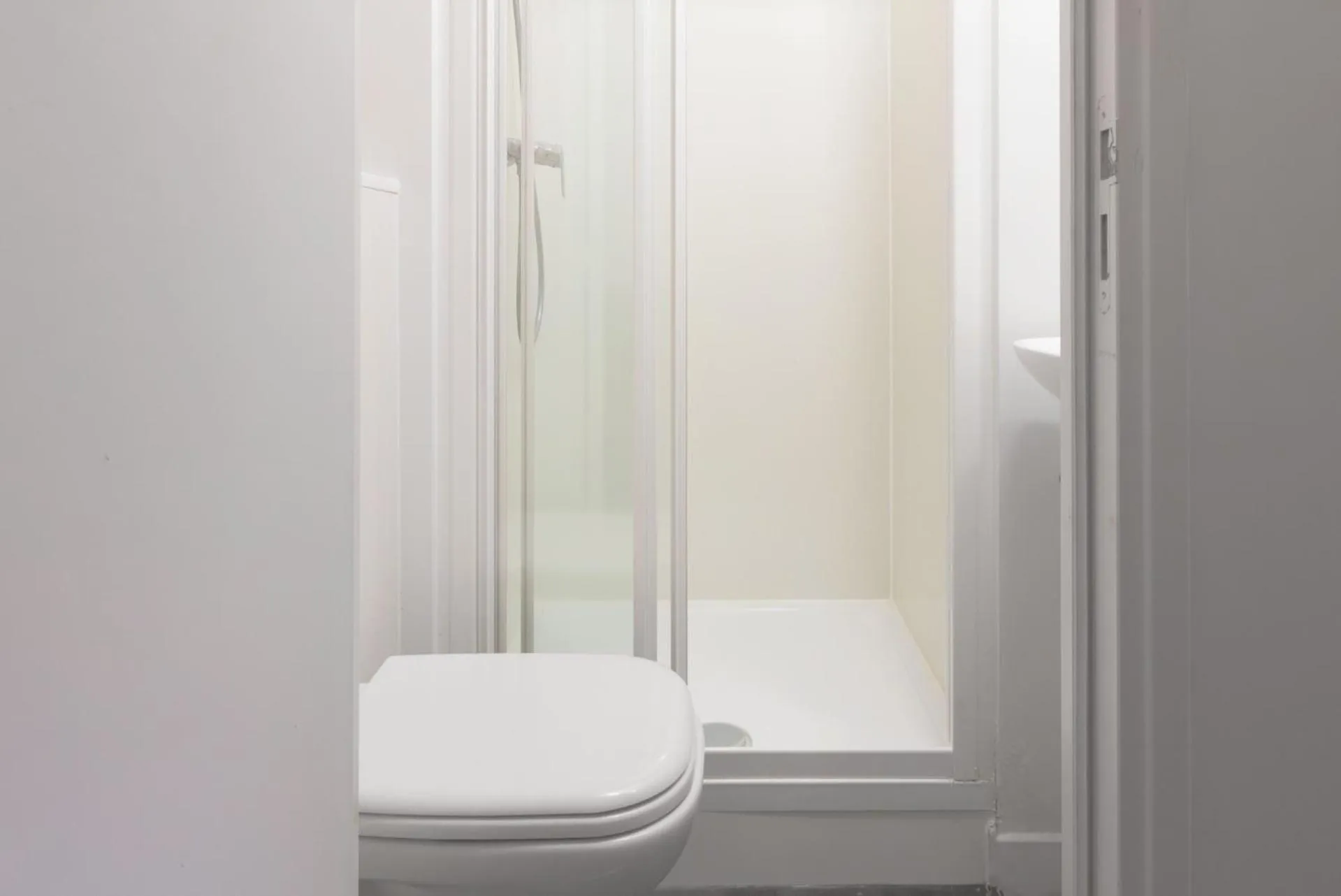 Shower in Première Classe Plaisir Gatines