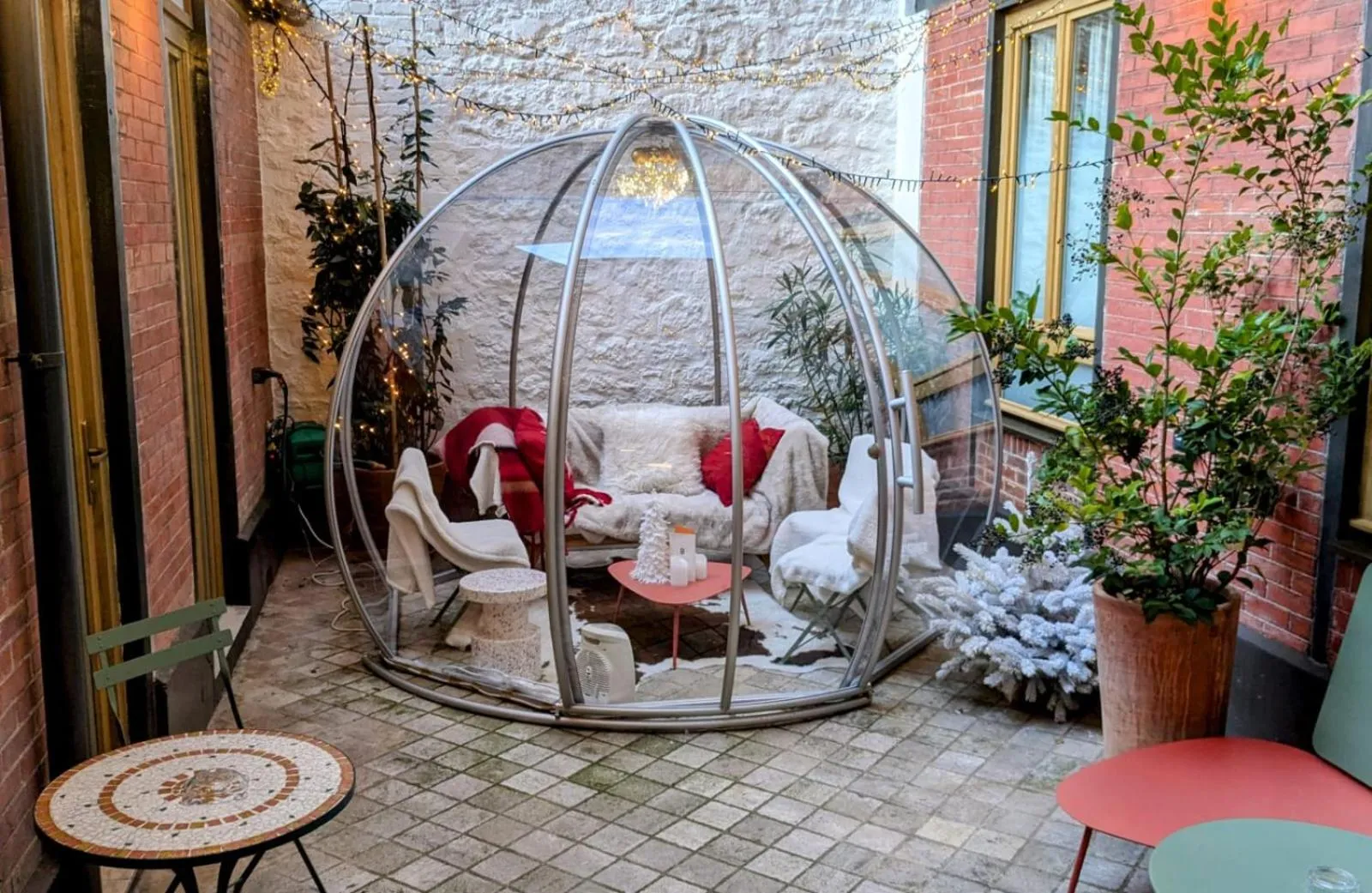 Patio in Bijou Hôtel Paris Boulogne