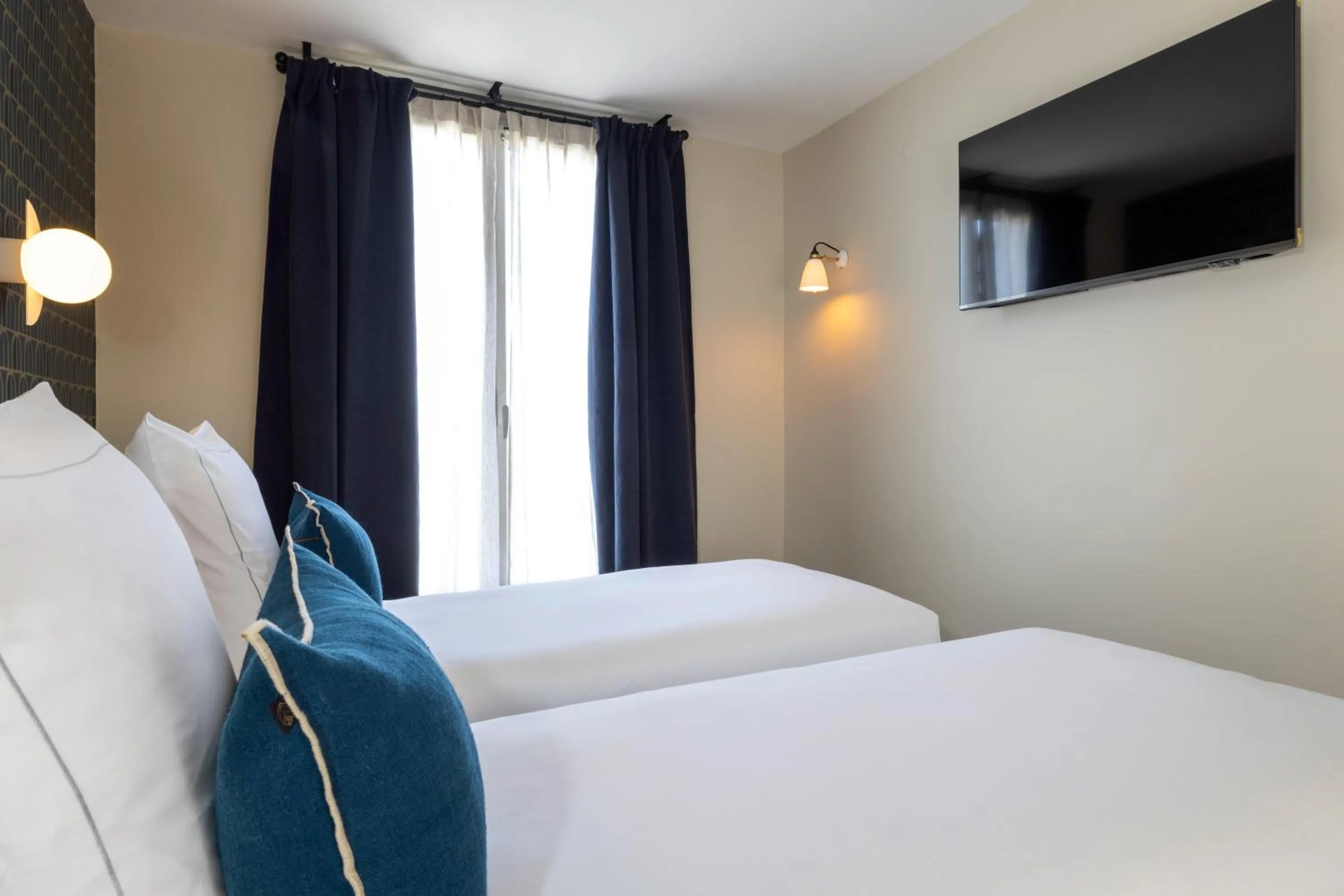 Bed in Bijou Hôtel Paris Boulogne