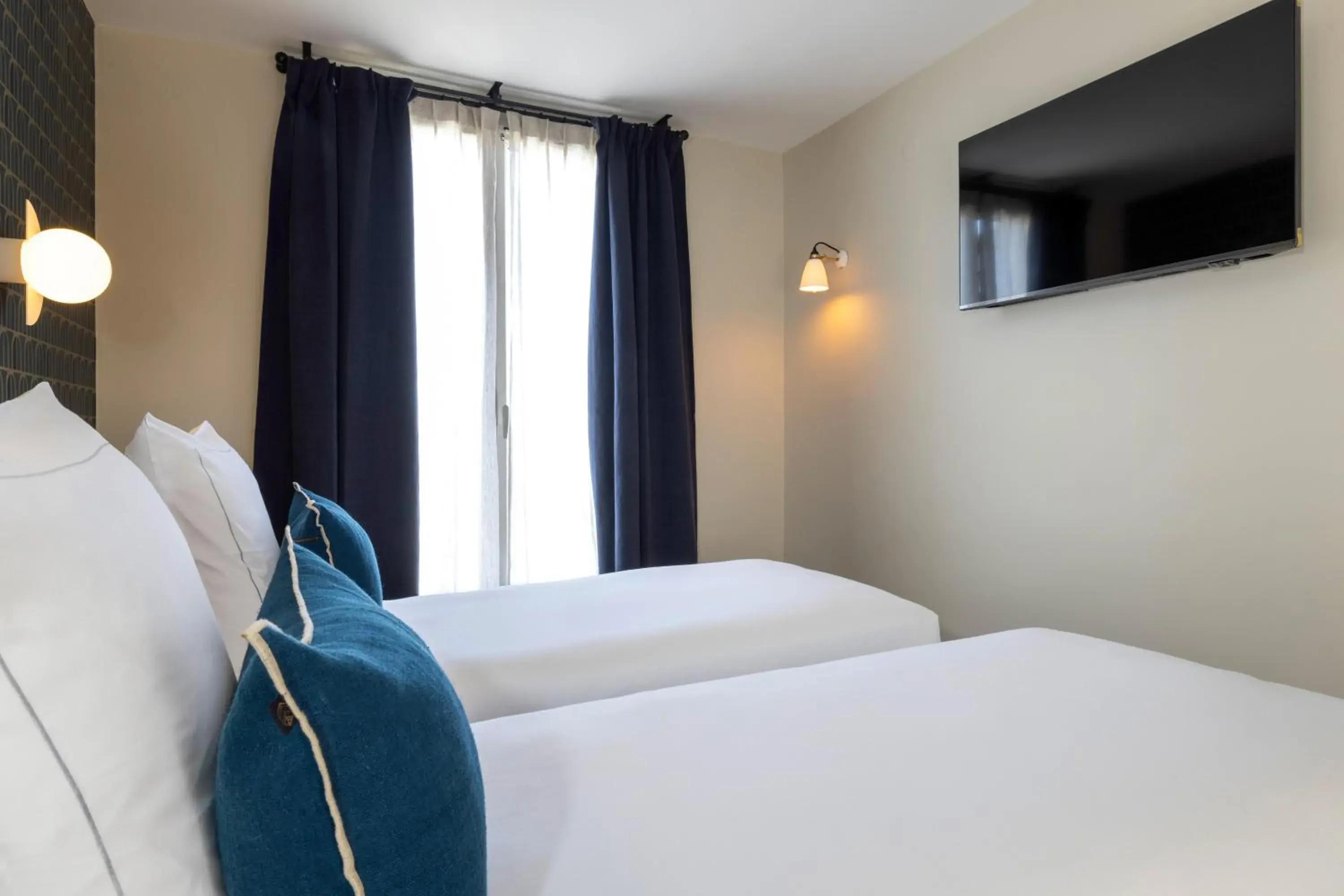 Bed in Bijou Hôtel Paris Boulogne Bed in Bijou Hôtel Paris Boulogne